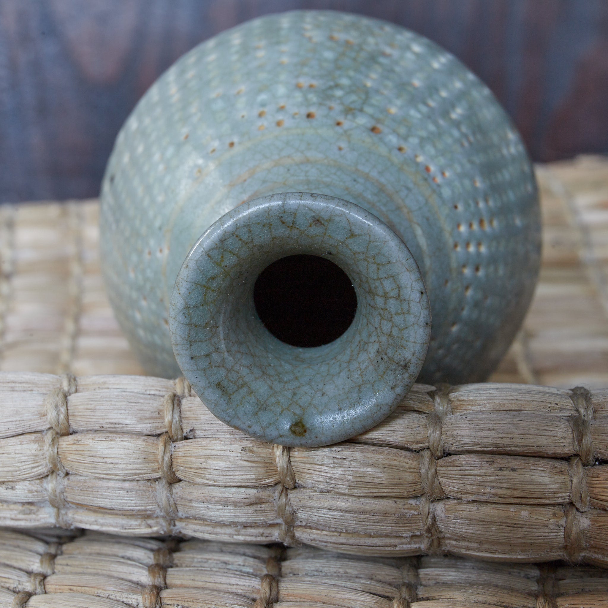 李朝 粉青白象嵌瓶 徳利（1392–1897CE） | 入蘆花（ロカニイル）