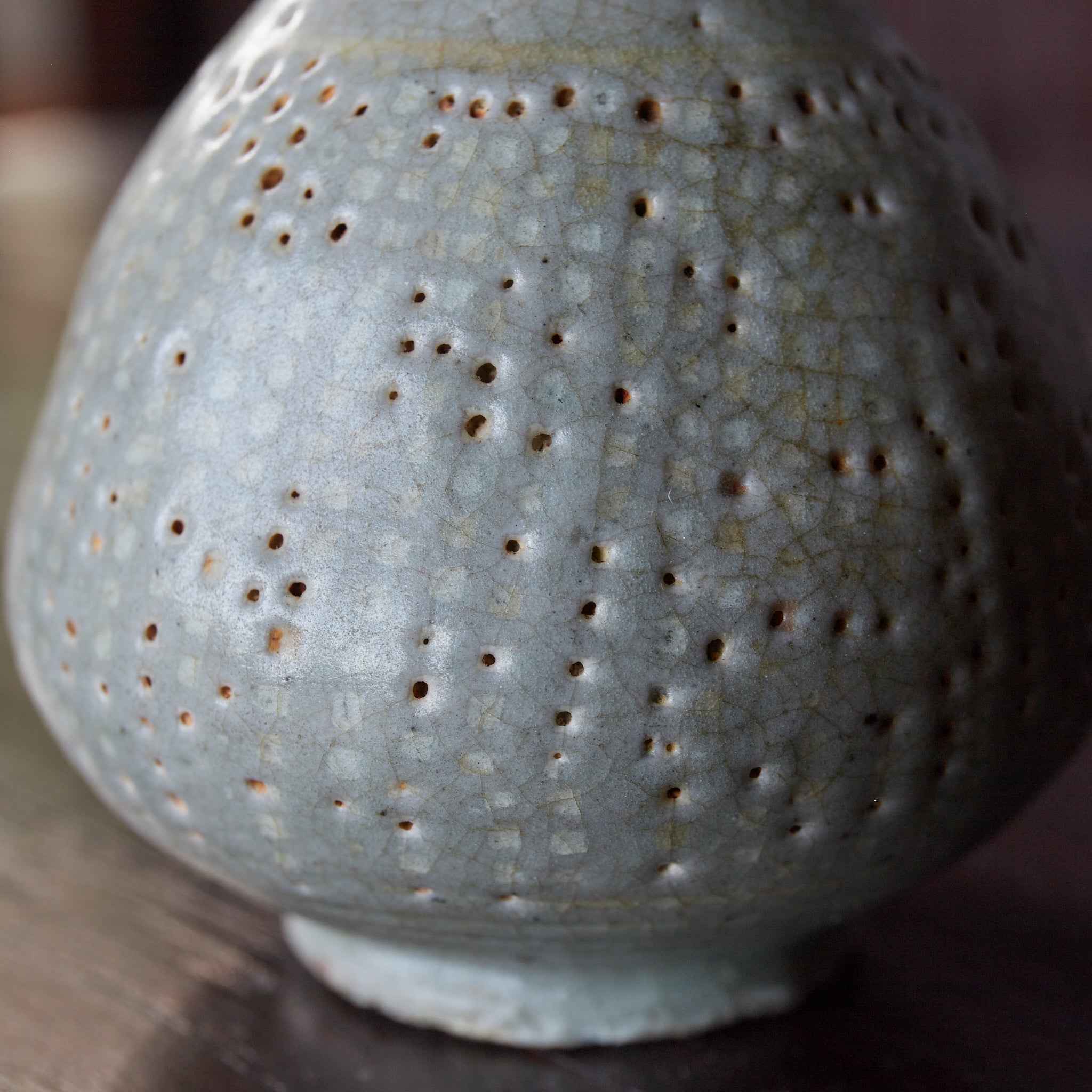 MIT WEISSEN EINLAGEN FLASCHE / TOKKURI, Buncheong-Ware, Joseon-Dynastie（1392–1897 n. Chr.）