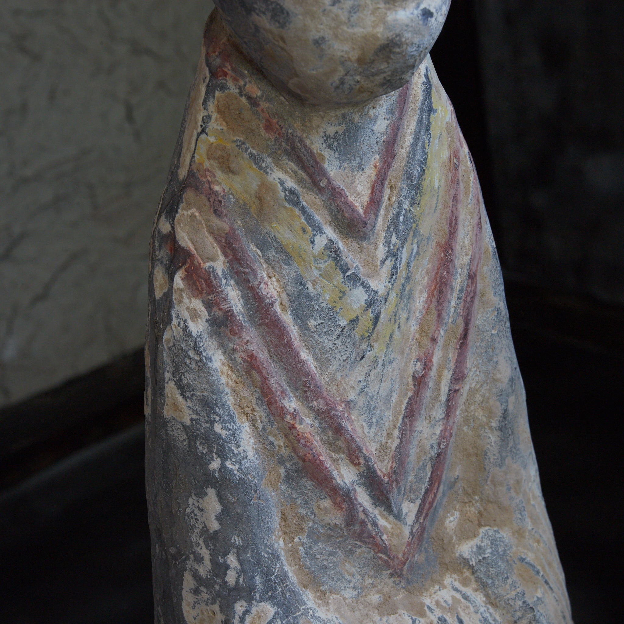 漢代 灰陶加彩 女子俑（206BCE–220CE）
