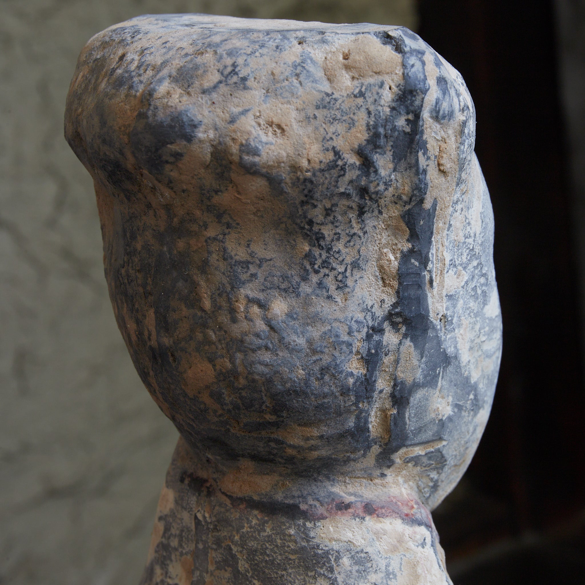 漢代 灰陶加彩 女子俑（206BCE–220CE） | 入蘆花（ロカニイル）