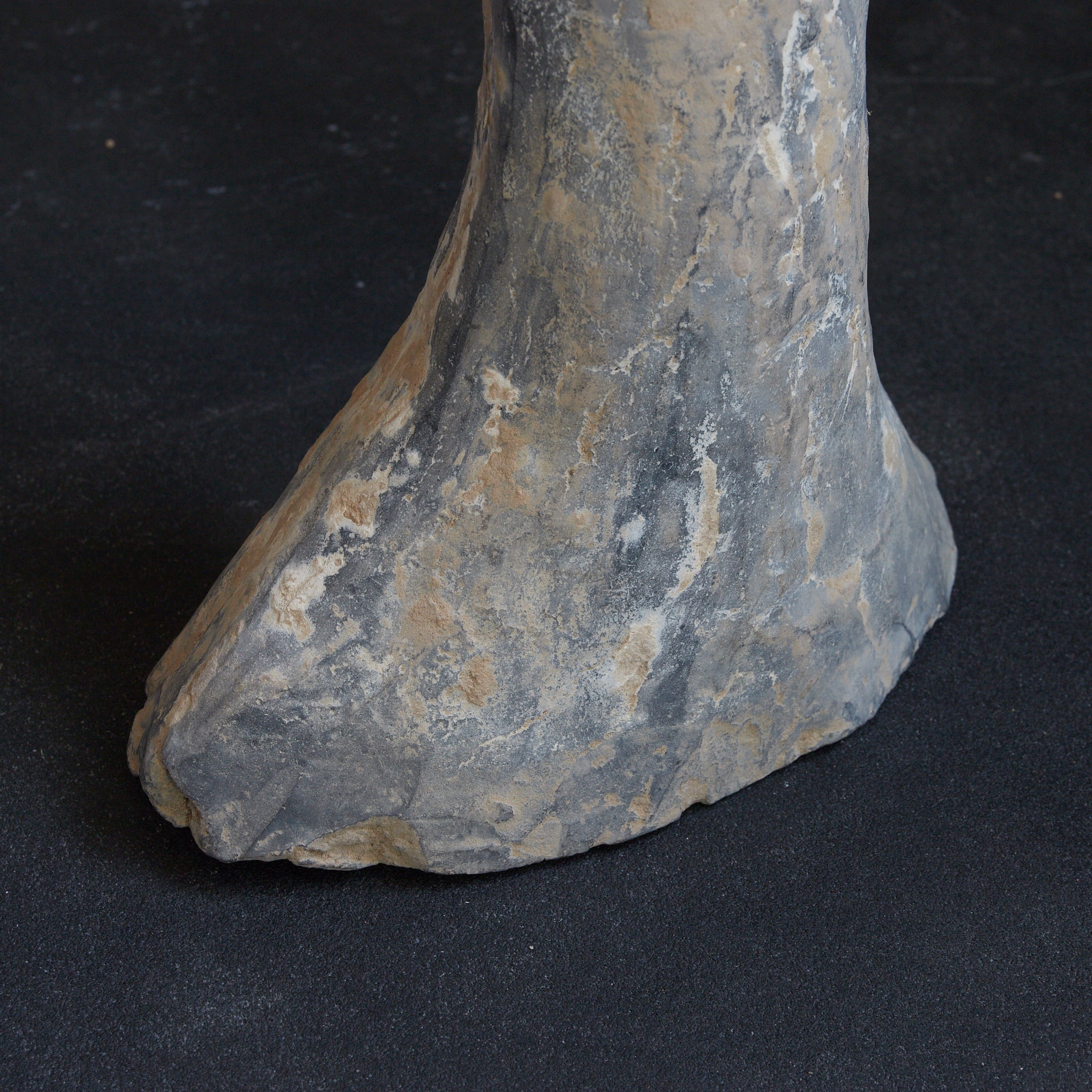 漢代 灰陶加彩 女子俑（206BCE–220CE）