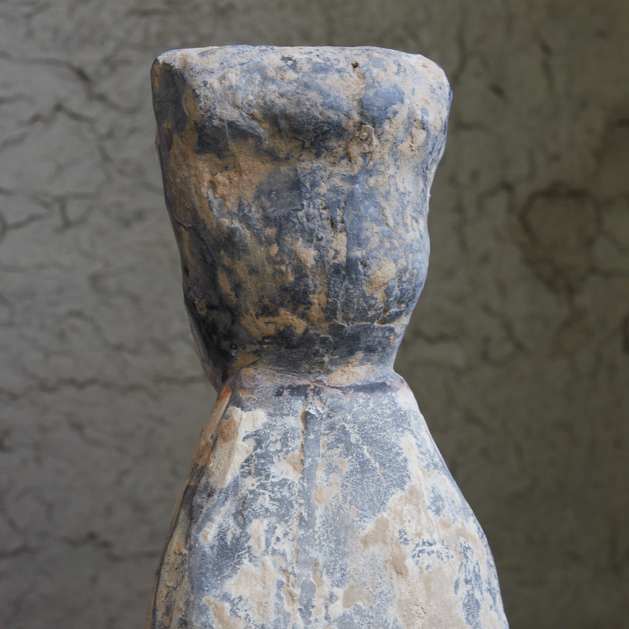 漢代 灰陶加彩 女子俑（206BCE–220CE） | 入蘆花（ロカニイル）