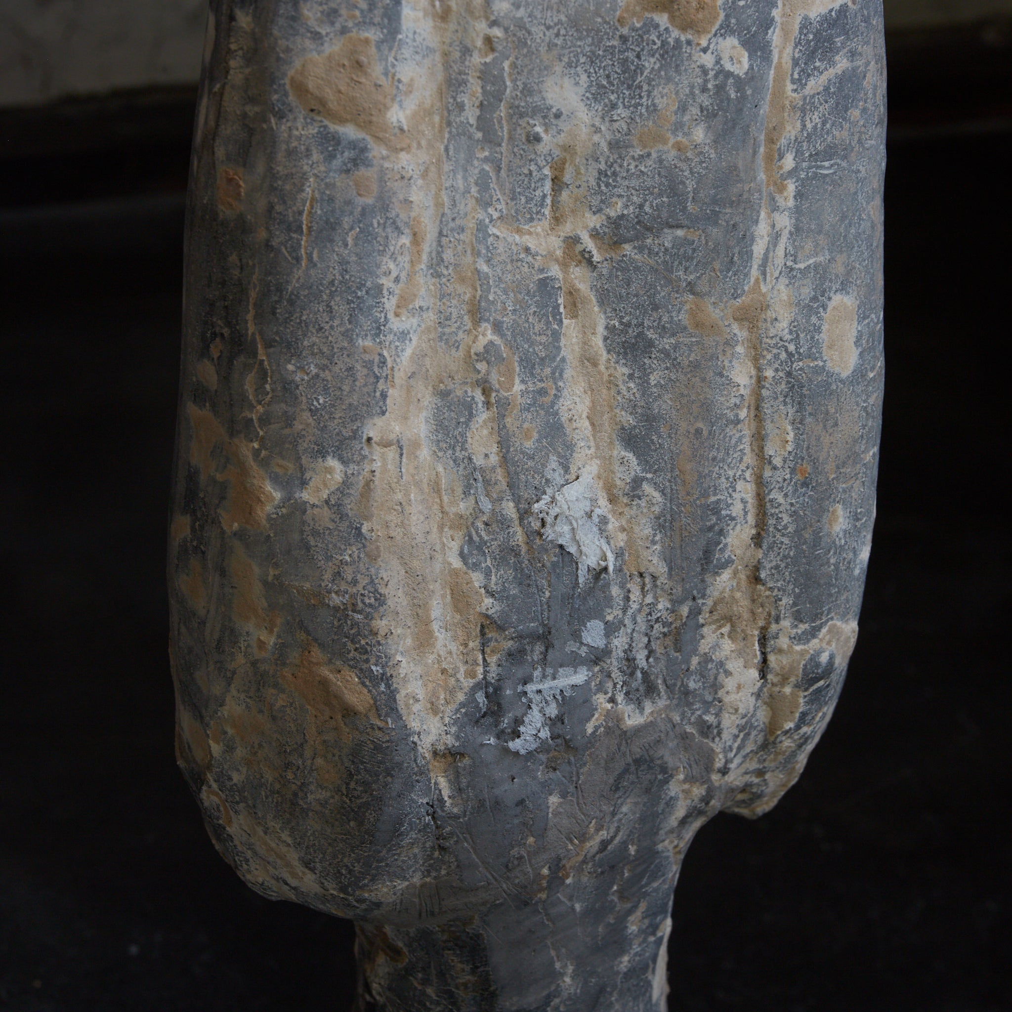 漢代 灰陶加彩 女子俑（206BCE–220CE）