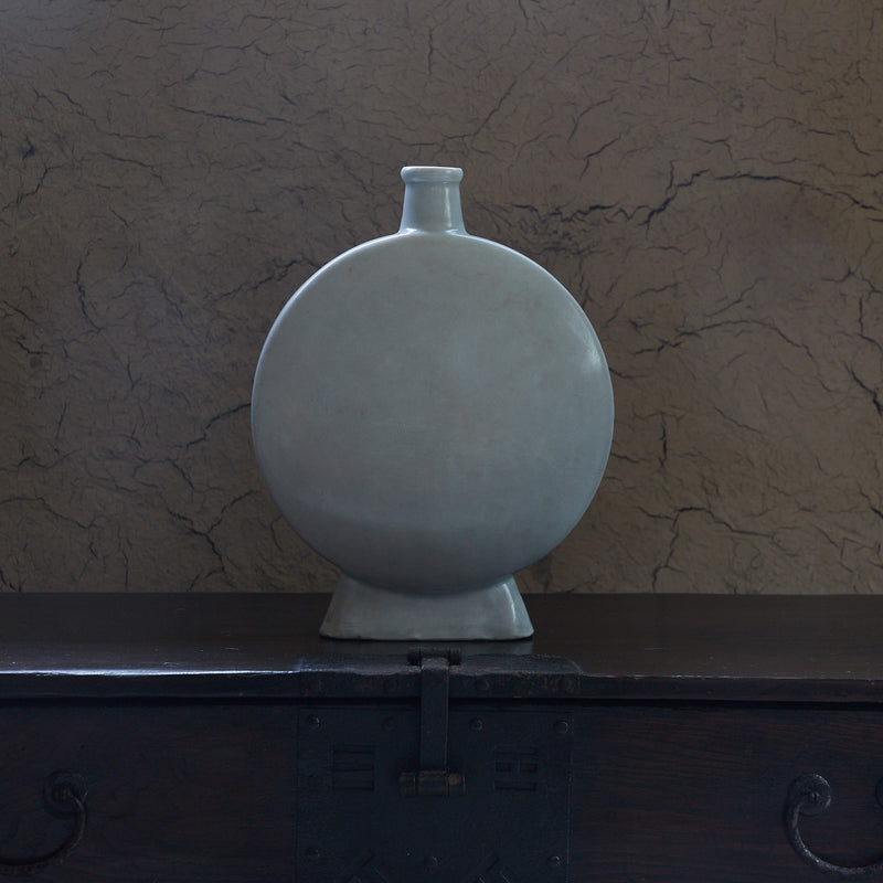 FLATTENED JAR, White porcelain, Joseon Dynasty（1392–1897CE）