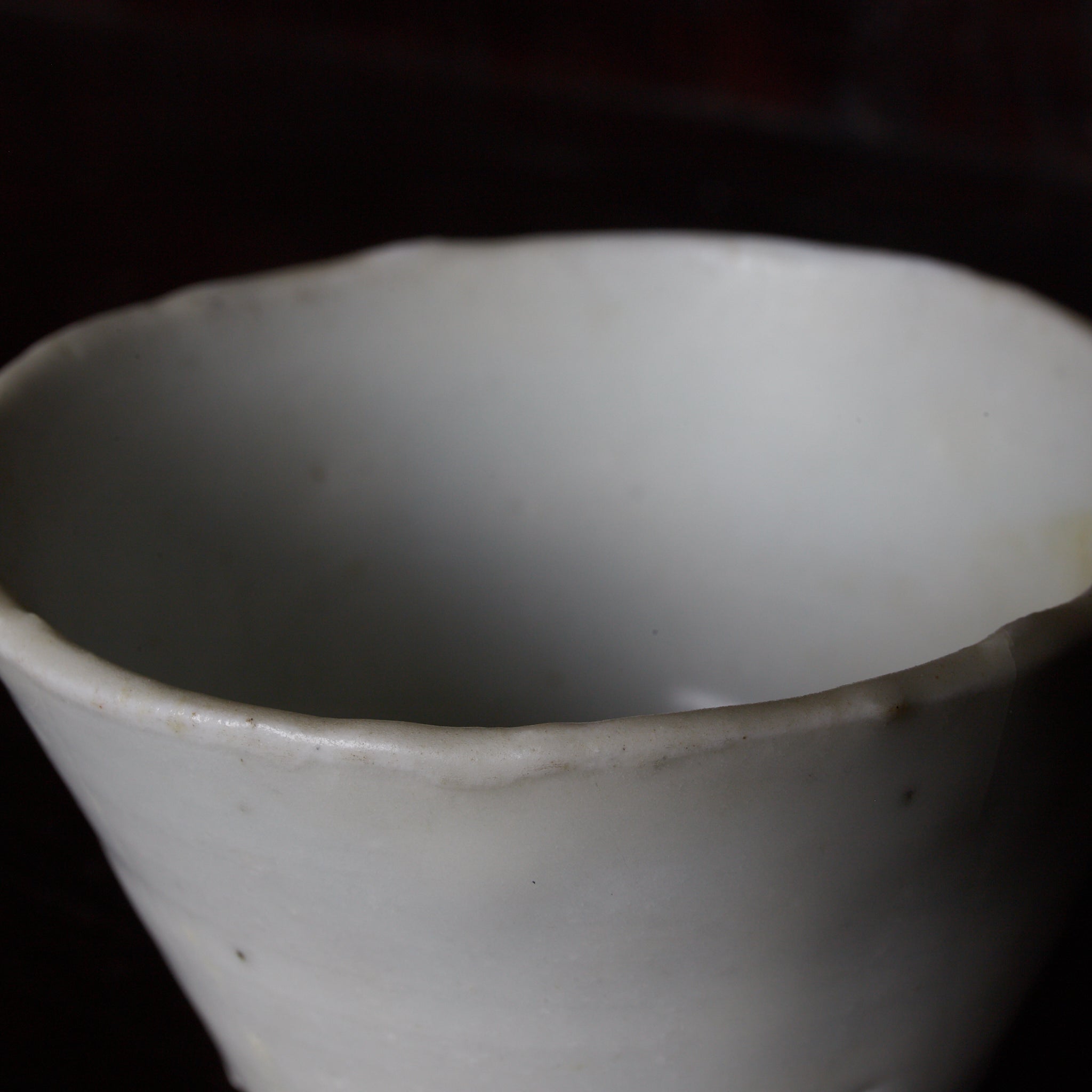李朝　猪口 李朝 白磁猪口（1392–1897CE） | 入蘆花（ロカニイル）