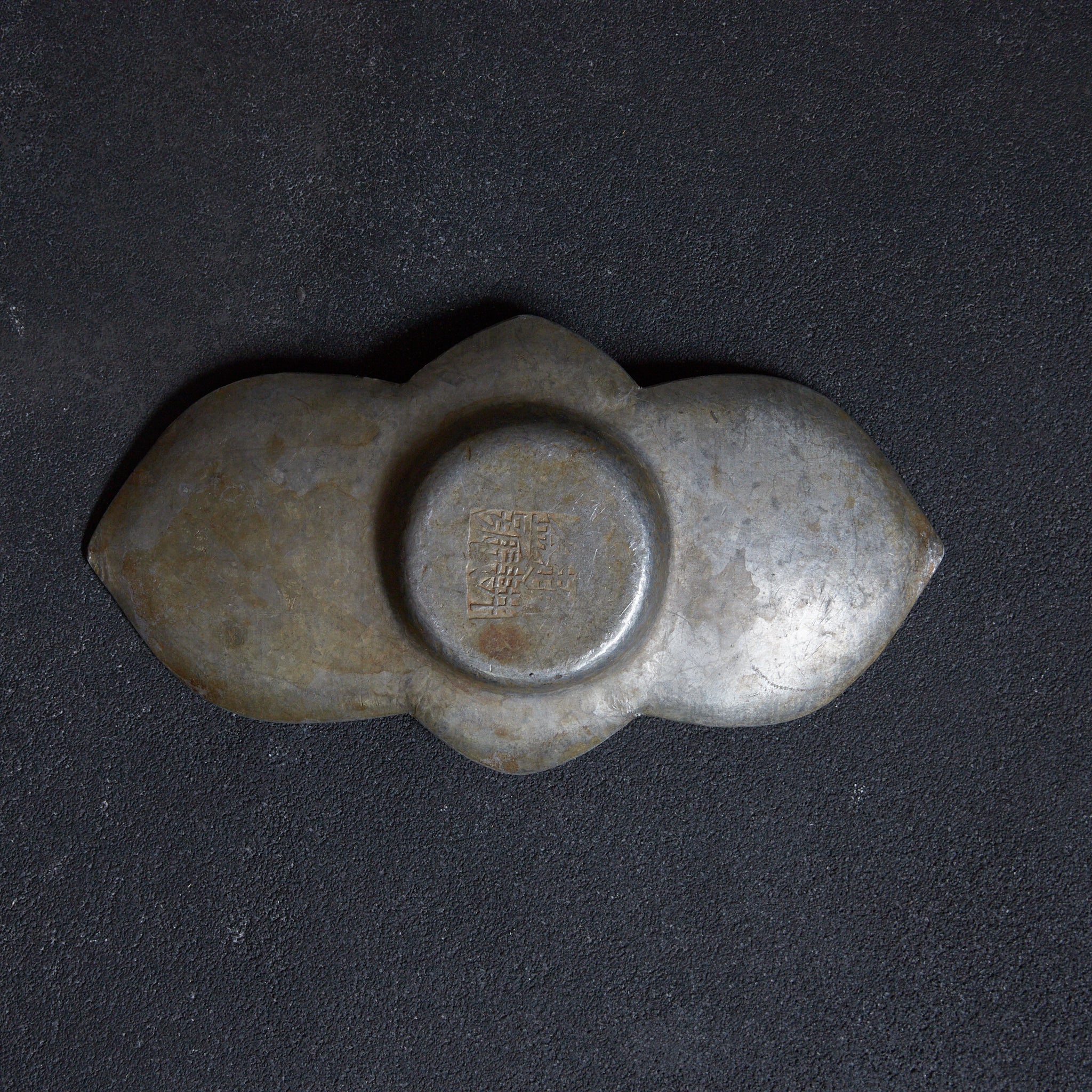 PIATTINO A FIORE LOBATA DI STAGNO ANTICO, Puntinato con motivo di fiori di pruno e uccelli, Marcato, set da 5, Dinastia Qing（1616–1911 d.C.）