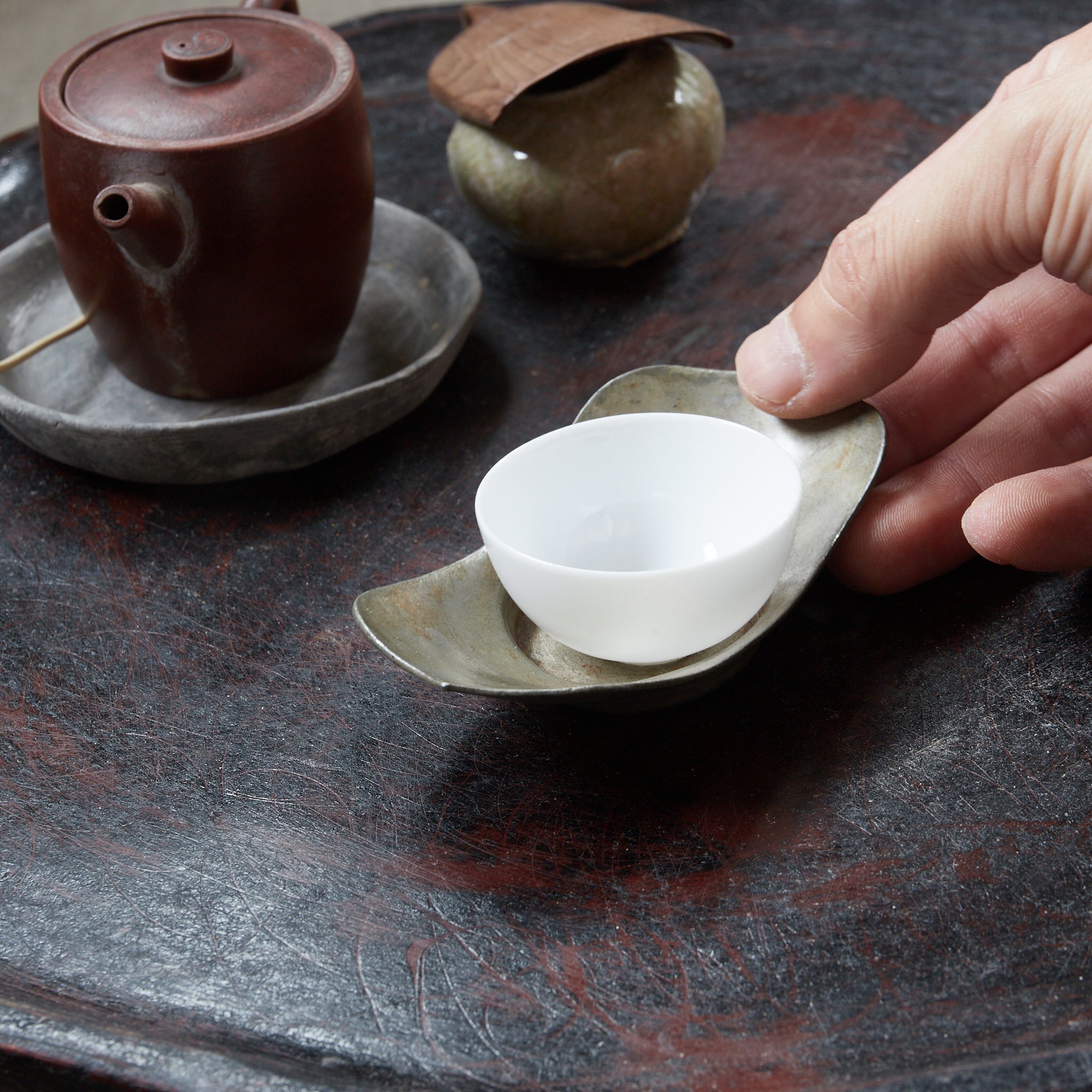 清代 古錫象嵌替絵文蓮弁形茶托 5客揃 在銘 木箱付（1616–1911CE