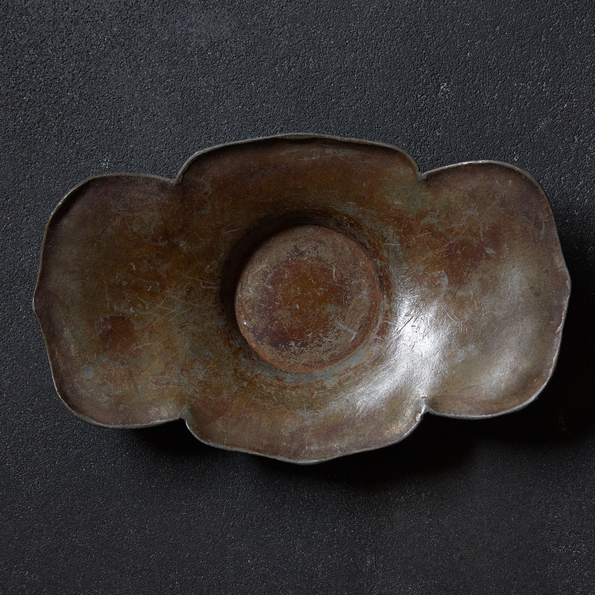 PIATTINO A FIORE LOBATA DI STAGNO ANTICO, Marcato, set da 5, Dinastia Qing（1616–1911 d.C.）