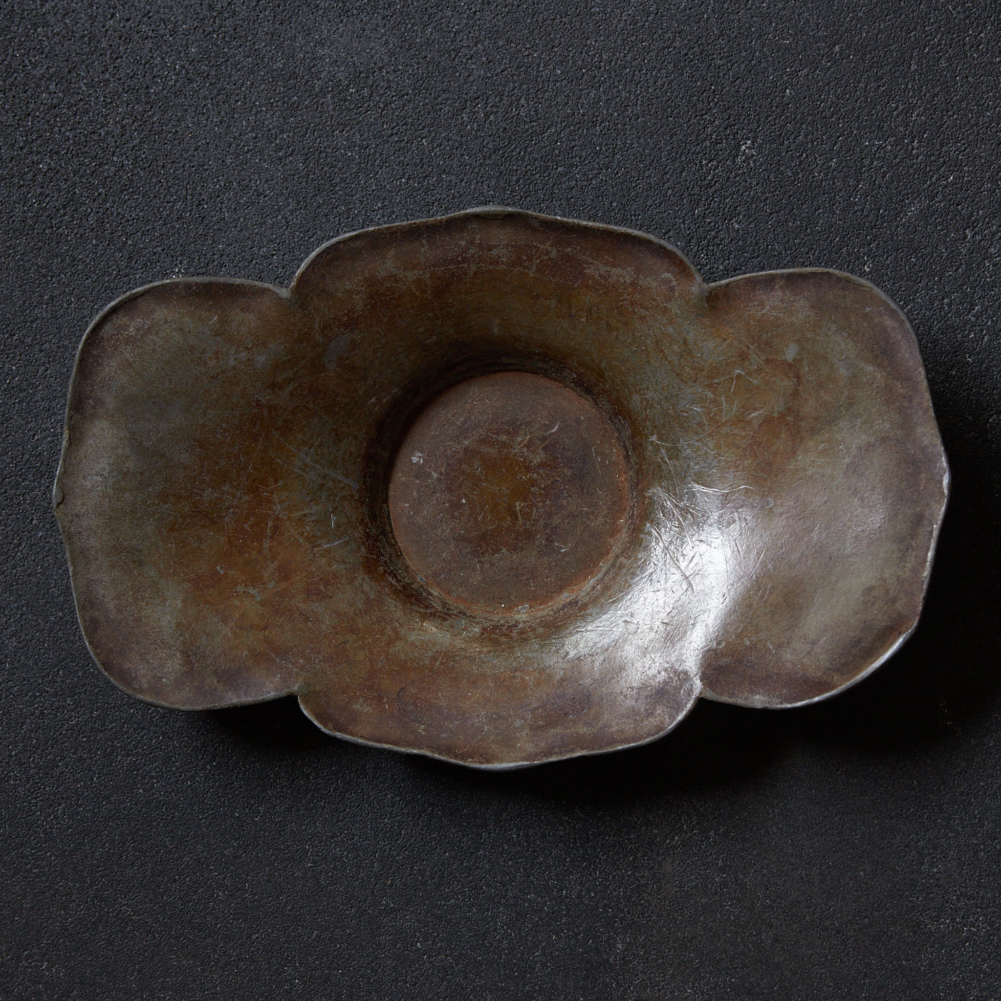 PIATTINO A FIORE LOBATA DI STAGNO ANTICO, Marcato, set da 5, Dinastia Qing（1616–1911 d.C.）