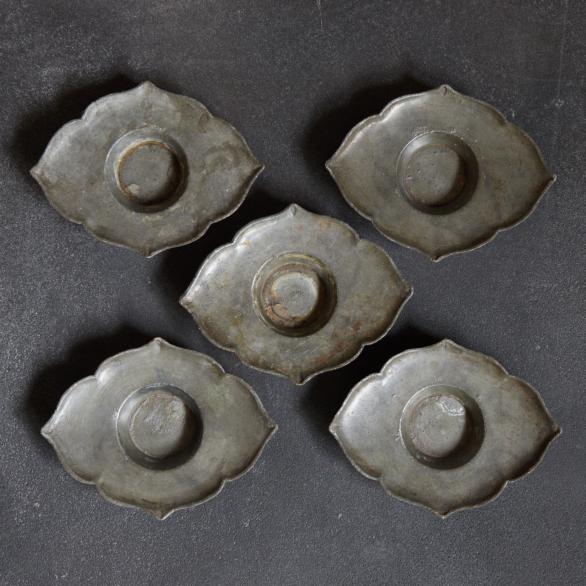 清代 古錫輪花形茶托 5客揃（1616–1911CE） | 入蘆花（ロカニイル）