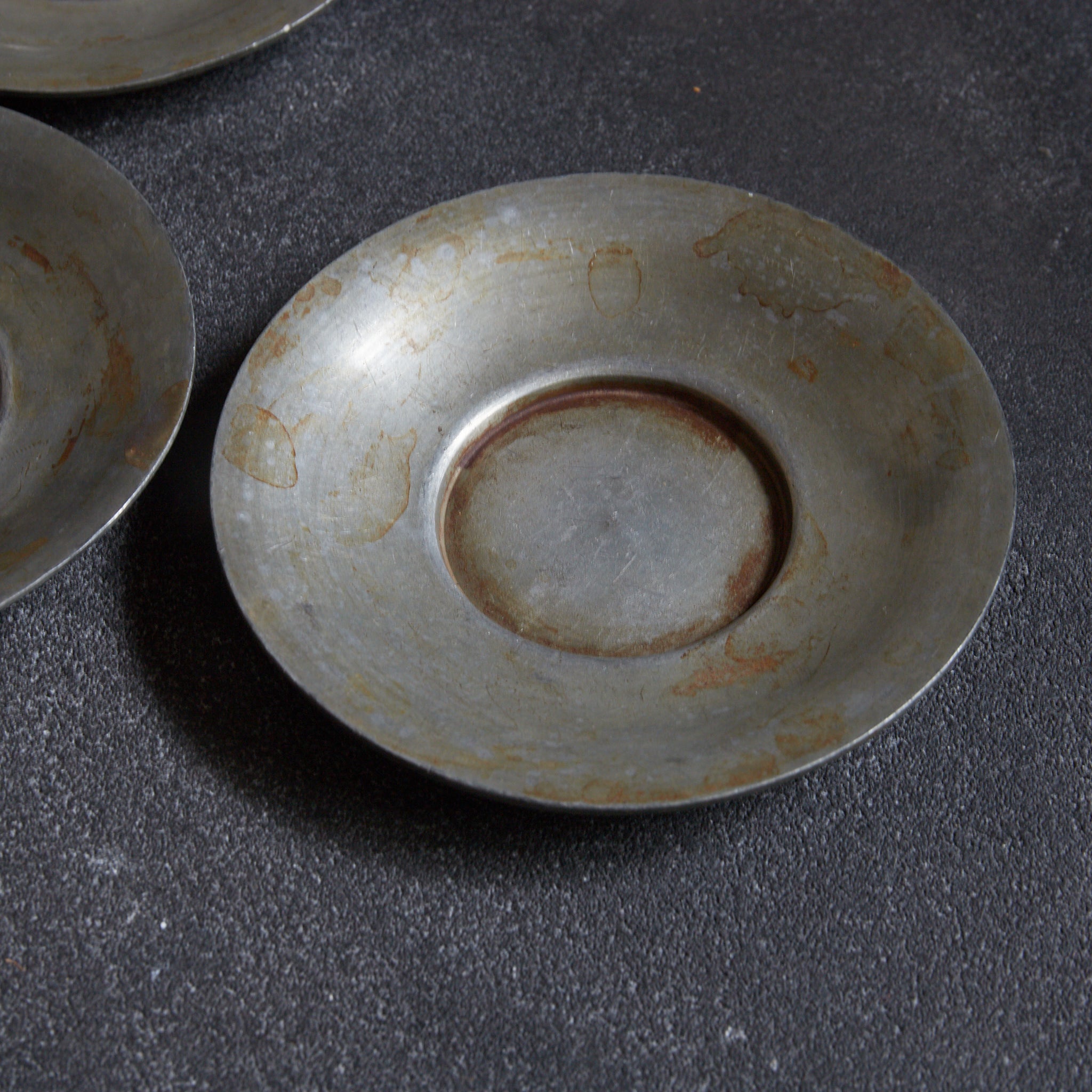 PIATTINO ROTONDO DI STAGNO ANTICO, Marcato, set da 5, Dinastia Qing（1616–1911 d.C.）