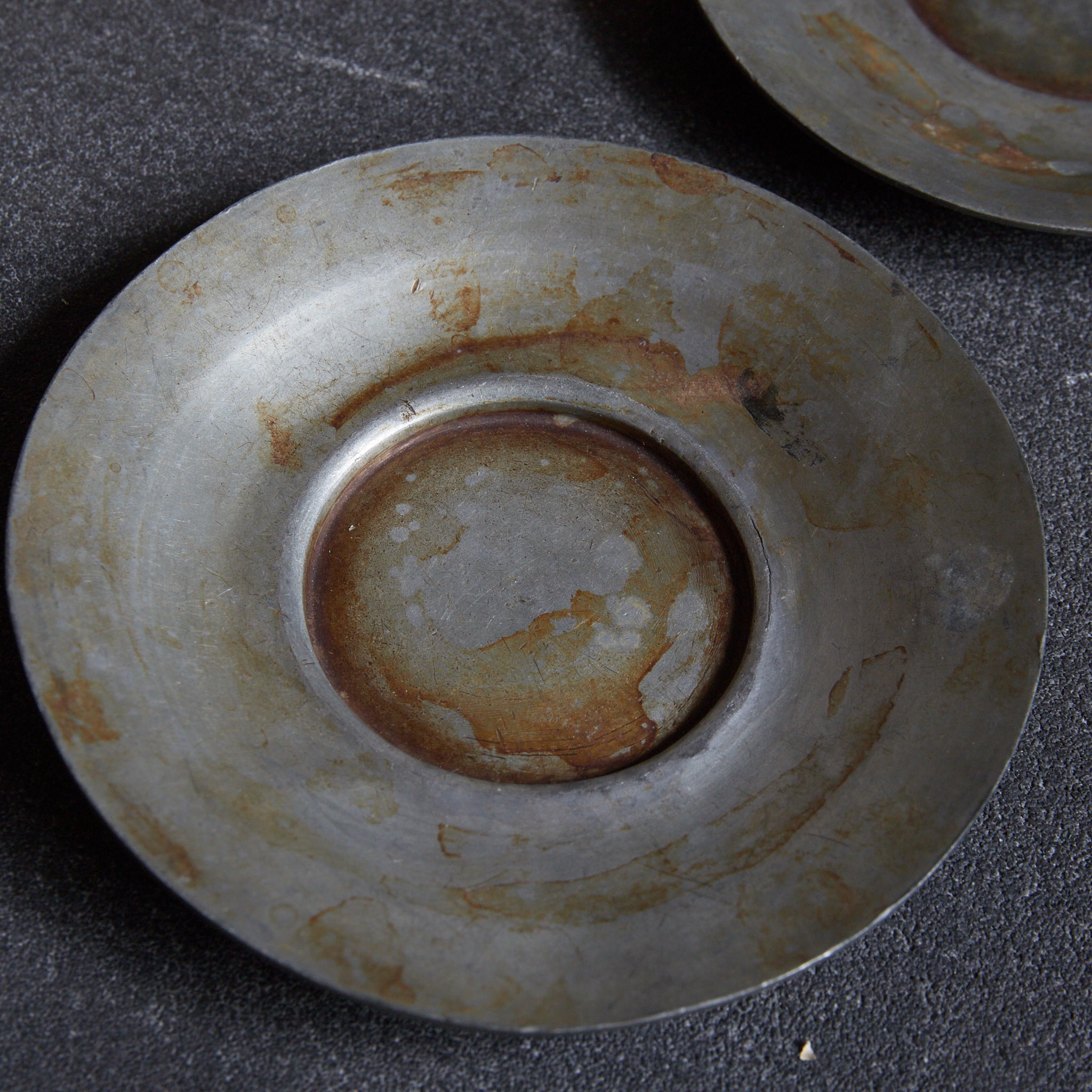 PIATTINO ROTONDO DI STAGNO ANTICO, Marcato, set da 5, Dinastia Qing（1616–1911 d.C.）
