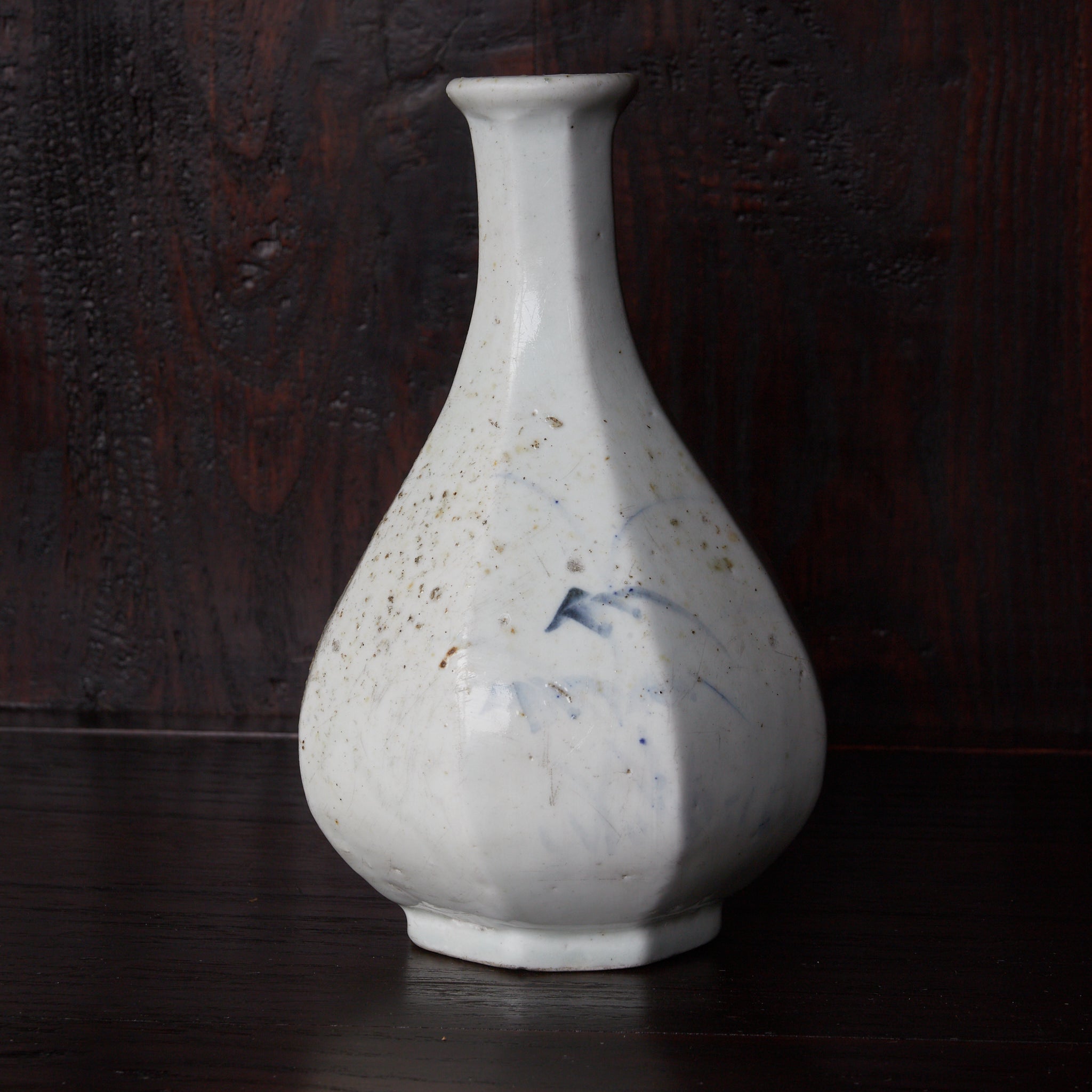 李朝 白磁青花笹文面取瓶（1392–1897CE）