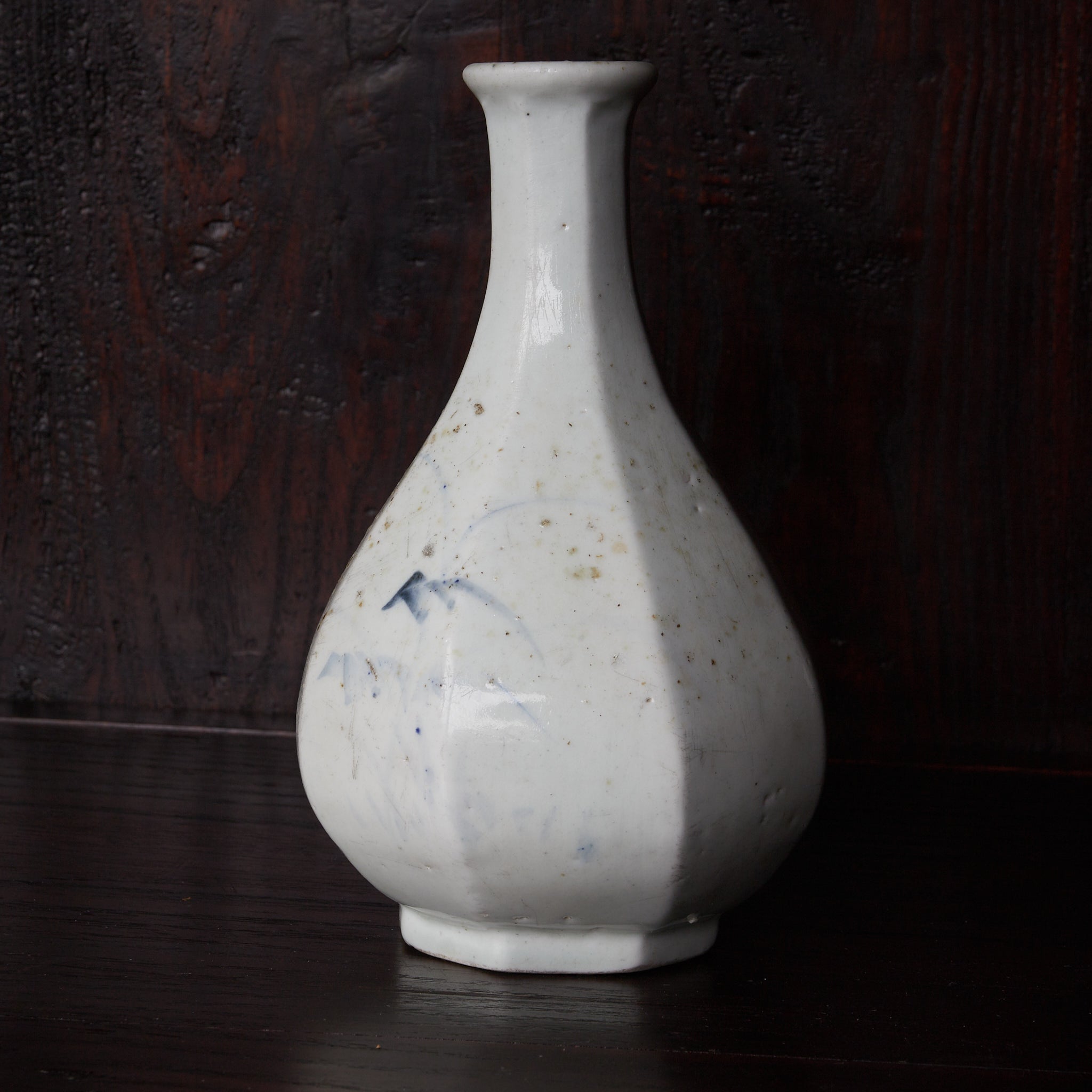 李朝 白磁青花笹文面取瓶（1392–1897CE）