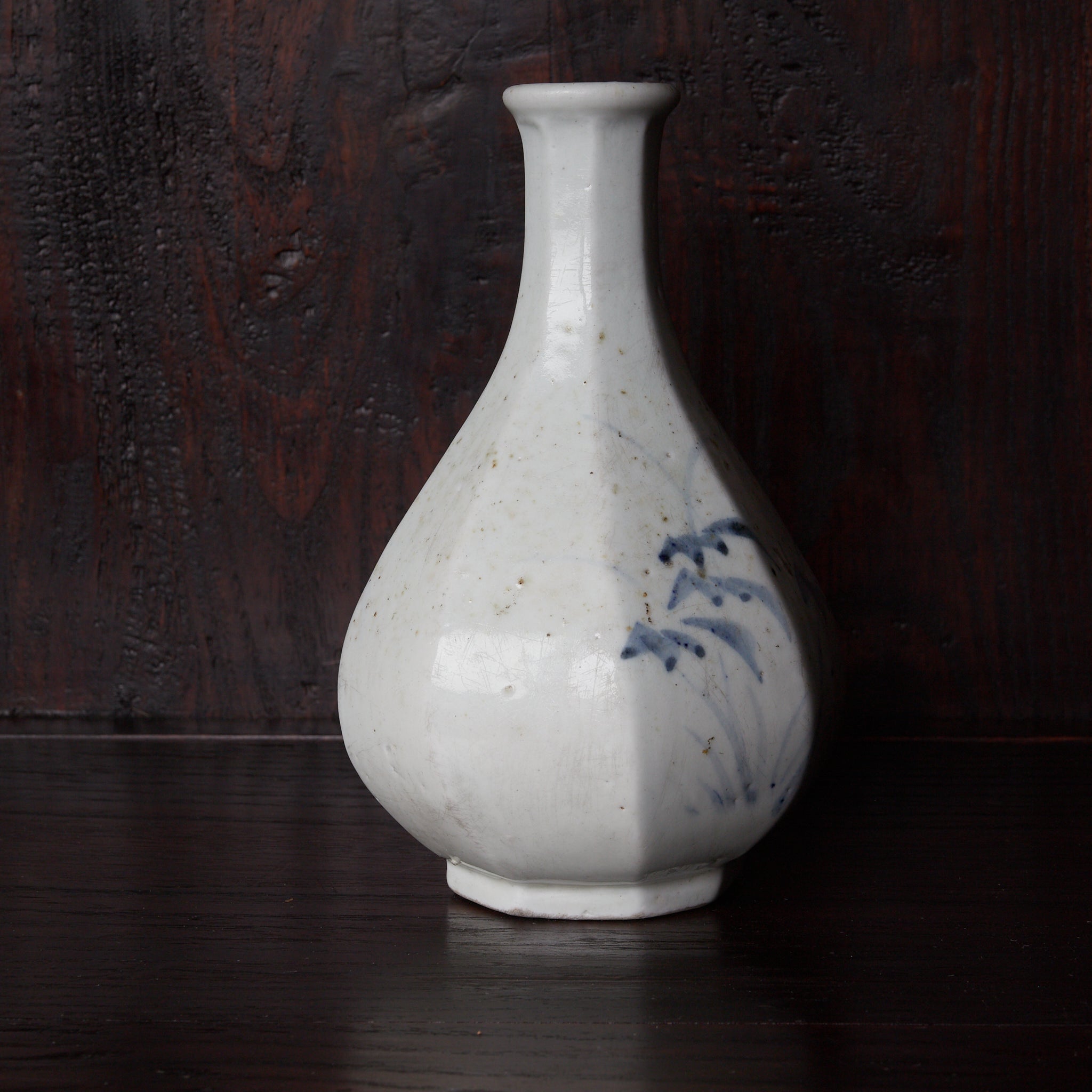 李朝 白磁青花笹文面取瓶（1392–1897CE） | 入蘆花（ロカニイル）