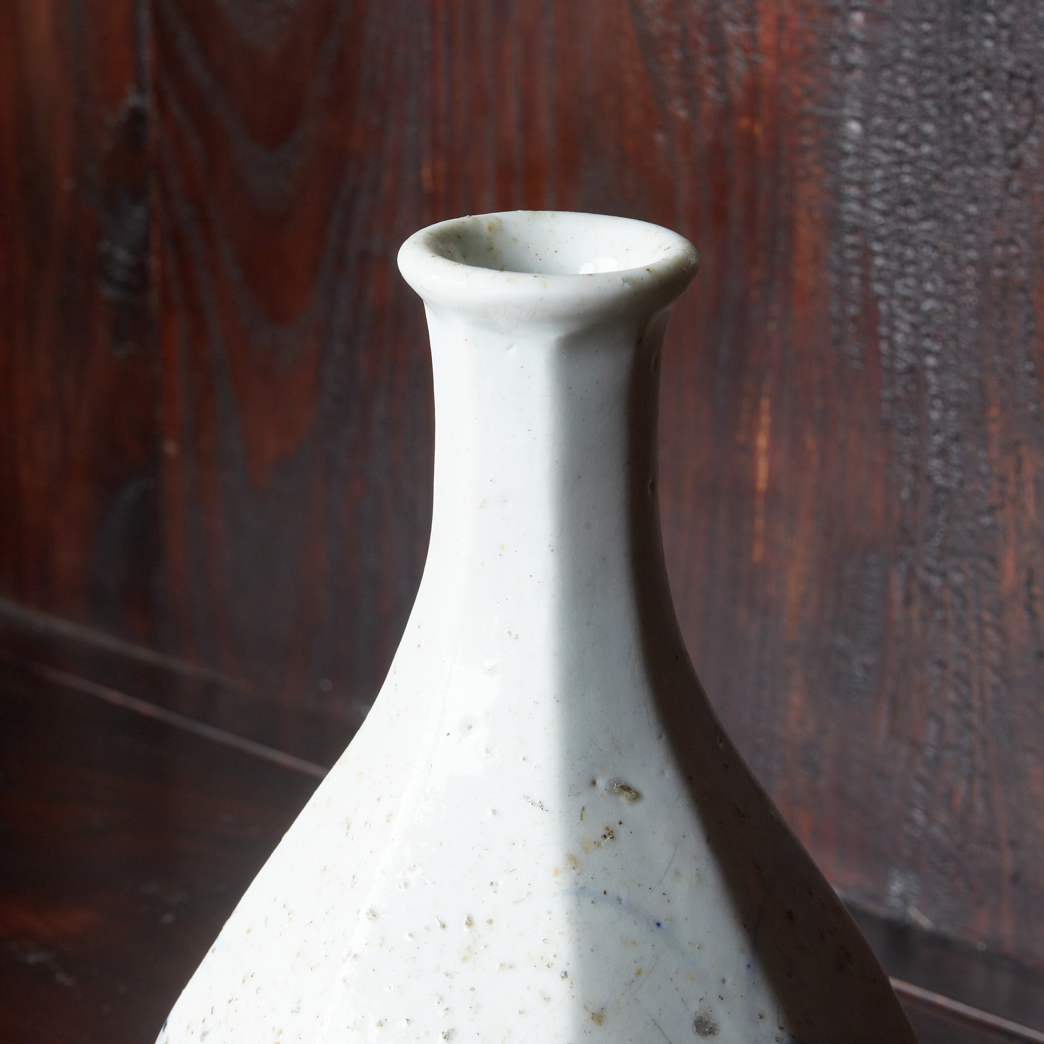 李朝 白磁青花笹文面取瓶（1392–1897CE）