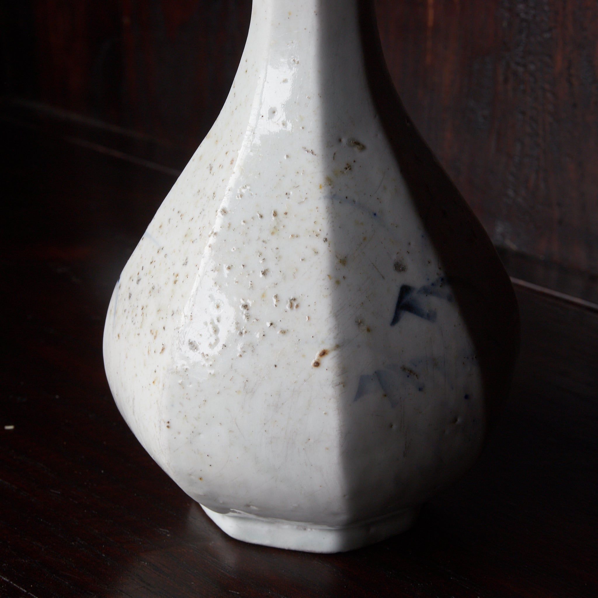 李朝 白磁青花笹文面取瓶（1392–1897CE） | 入蘆花（ロカニイル）