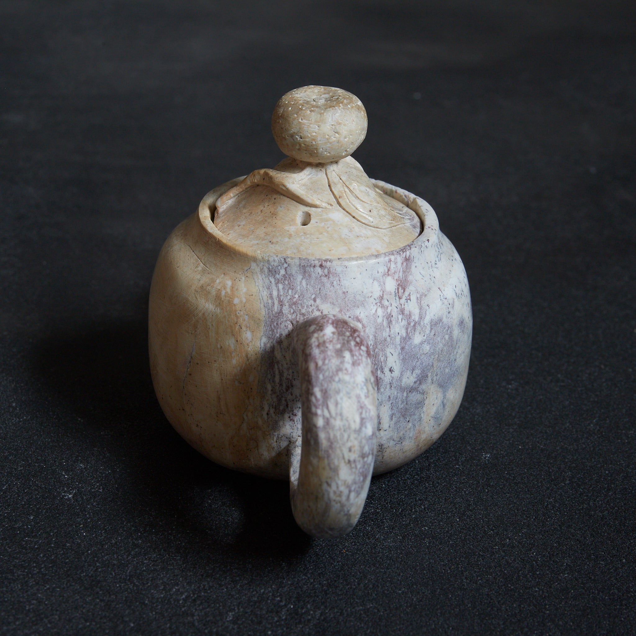 清代 石彫葉刻文茶壺（急須）（1616–1911CE）