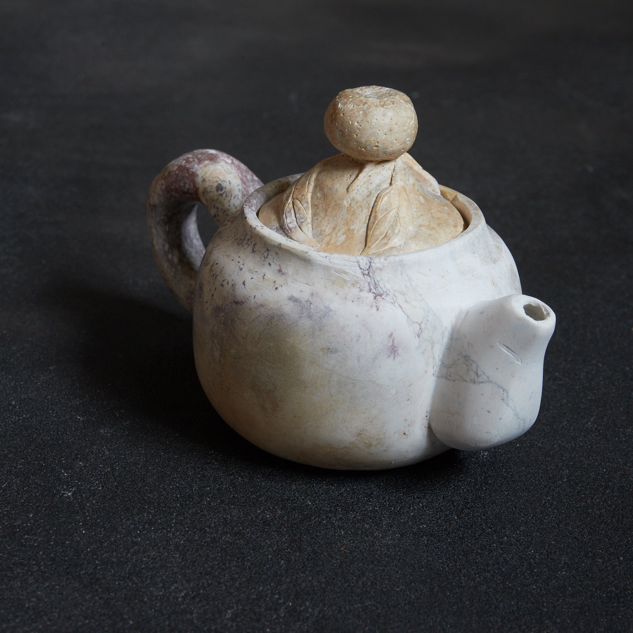清代 石彫葉刻文茶壺（急須）（1616–1911CE）