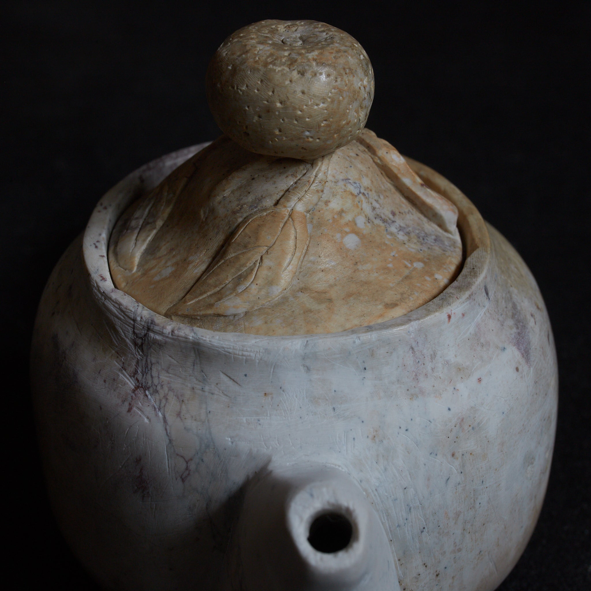清代 石彫葉刻文茶壺（急須）（1616–1911CE）