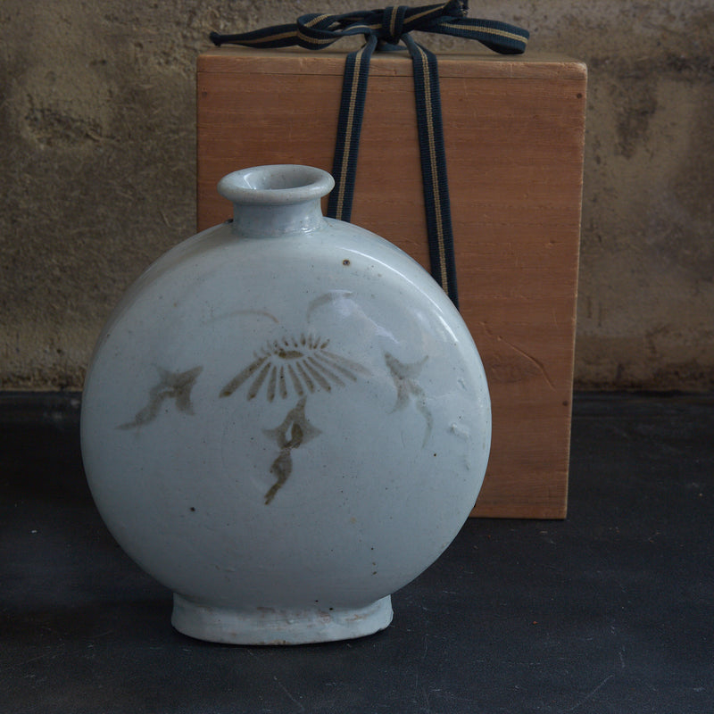 FLATTENED JAR, White porcelain with underglaze iron floral and plant design, With wooden box, Joseon Dynasty（1392–1897CE）
