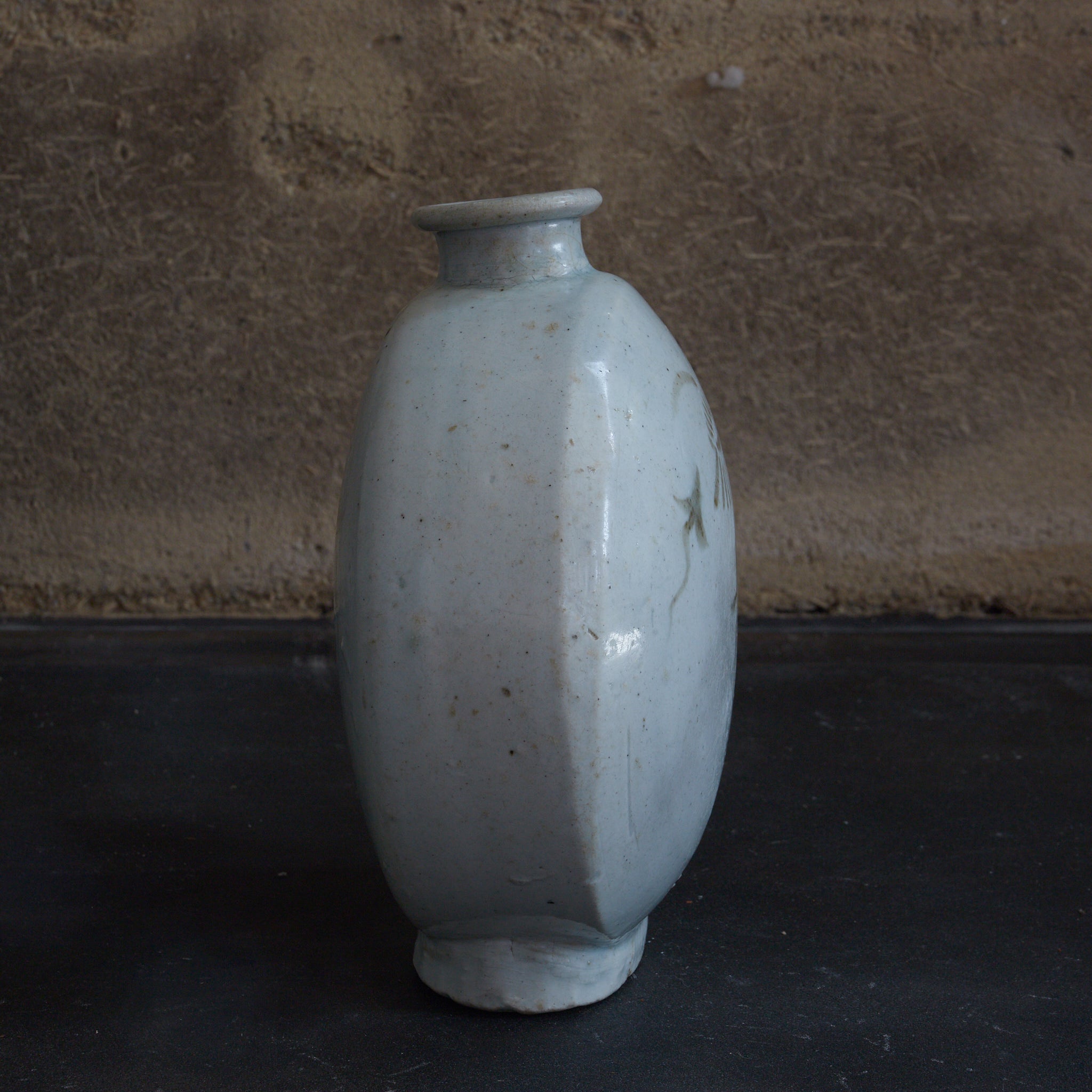 李朝 白磁鉄砂草花文扁壺 木箱付（1392–1897CE） | 入蘆花（ロカニイル）