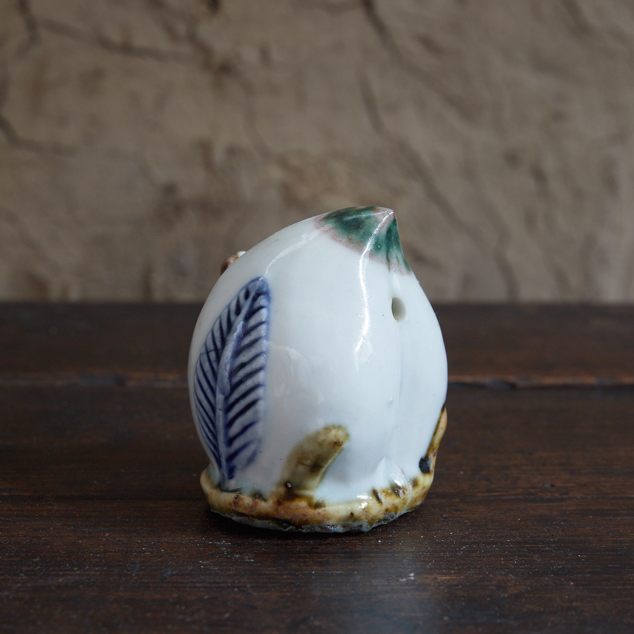 李朝 白磁青花辰砂桃形水滴（1392–1897CE）