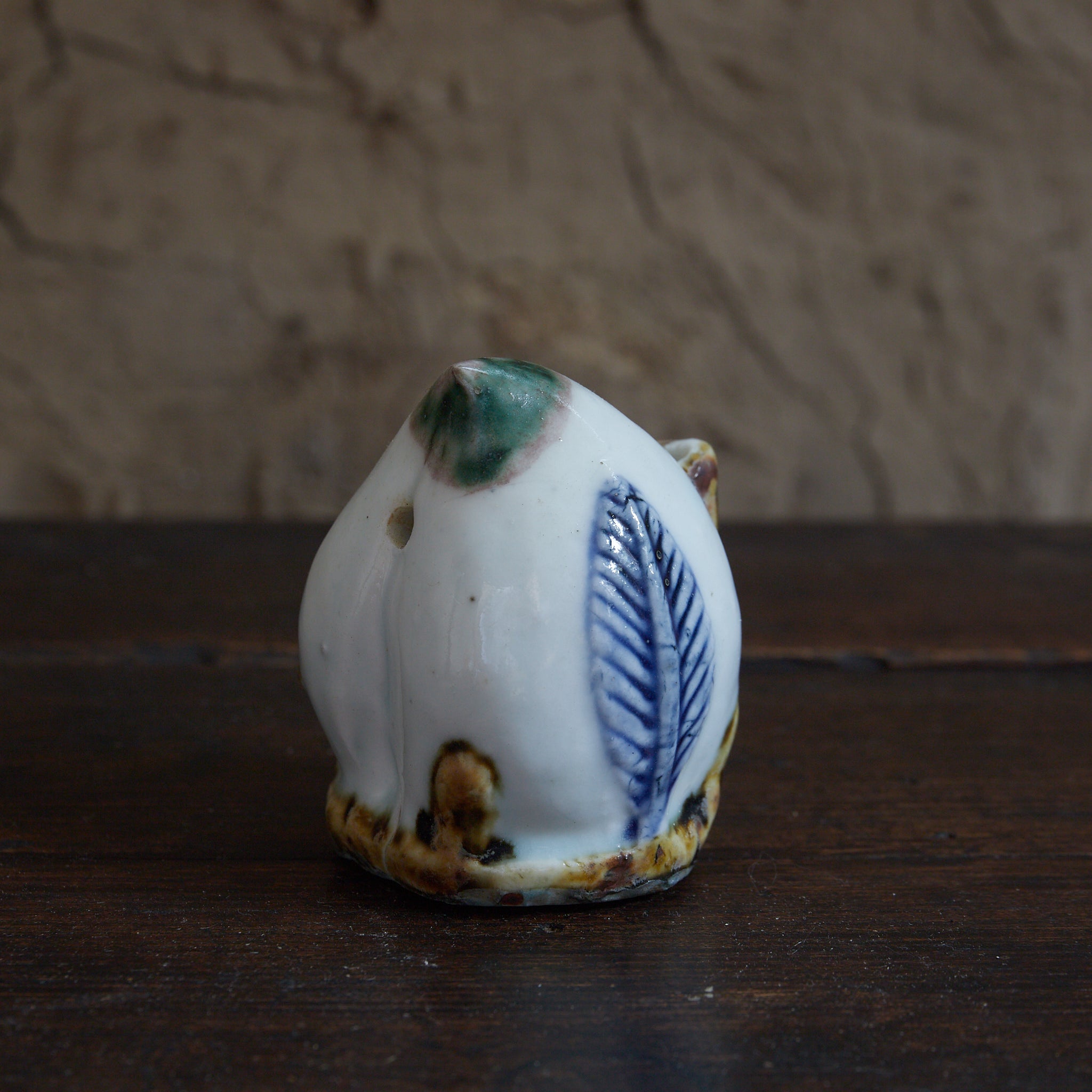 李朝 白磁青花辰砂桃形水滴（1392–1897CE）