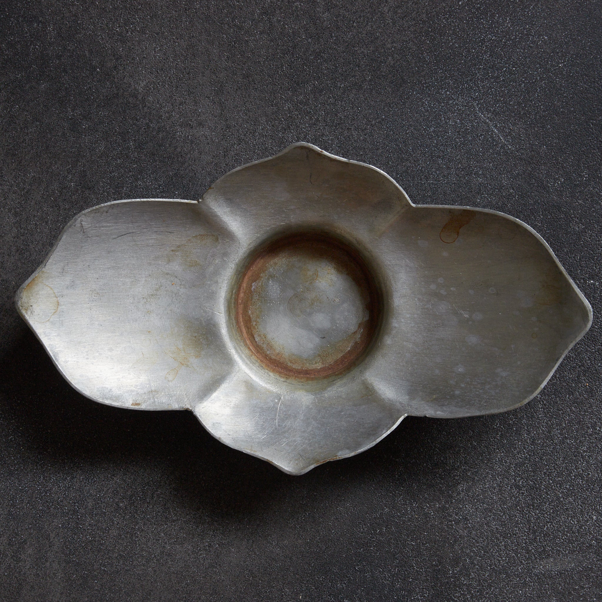 清代 古錫輪花形茶托 5客揃 在銘（1616–1911CE）