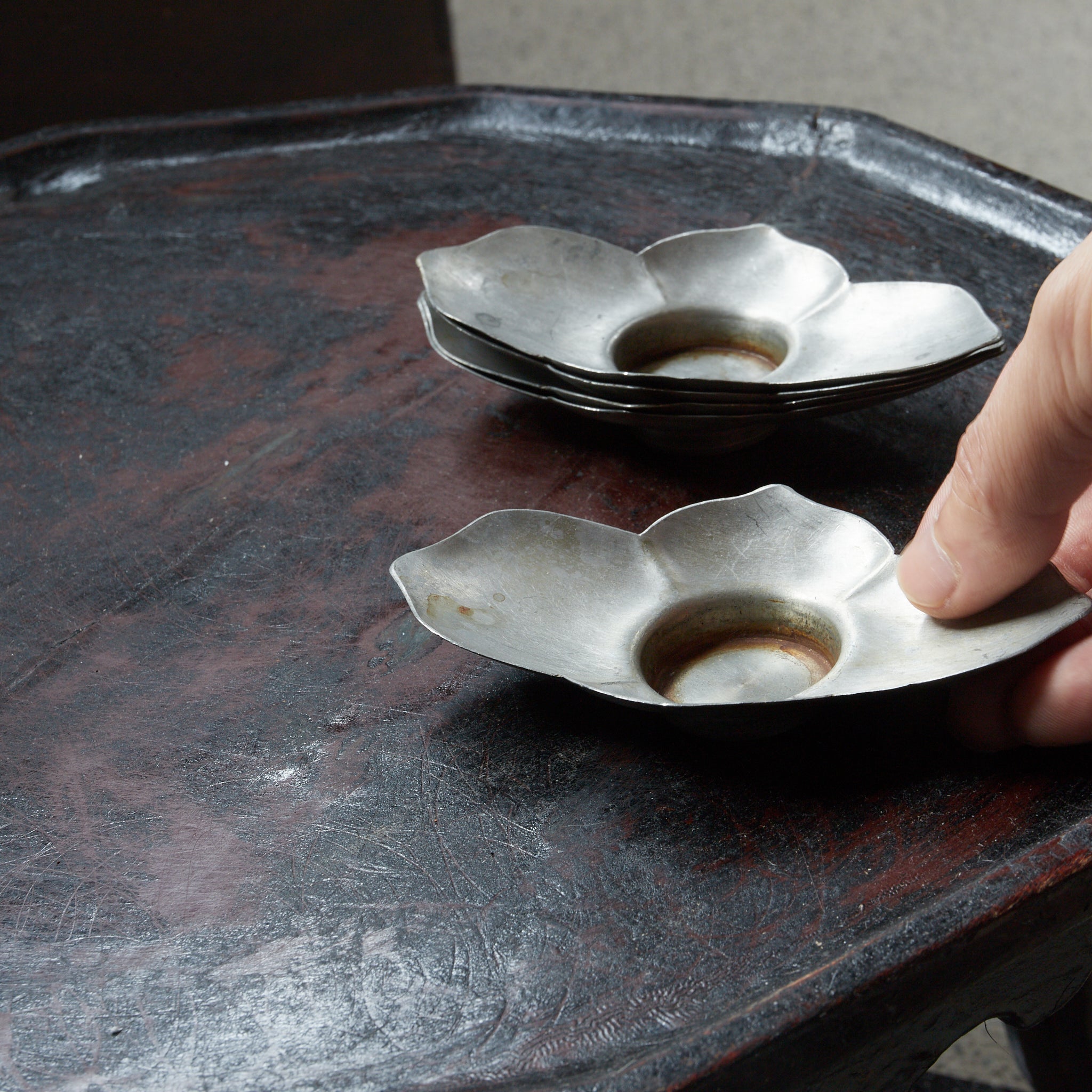 清代 古錫輪花形茶托 5客揃 在銘（1616–1911CE）