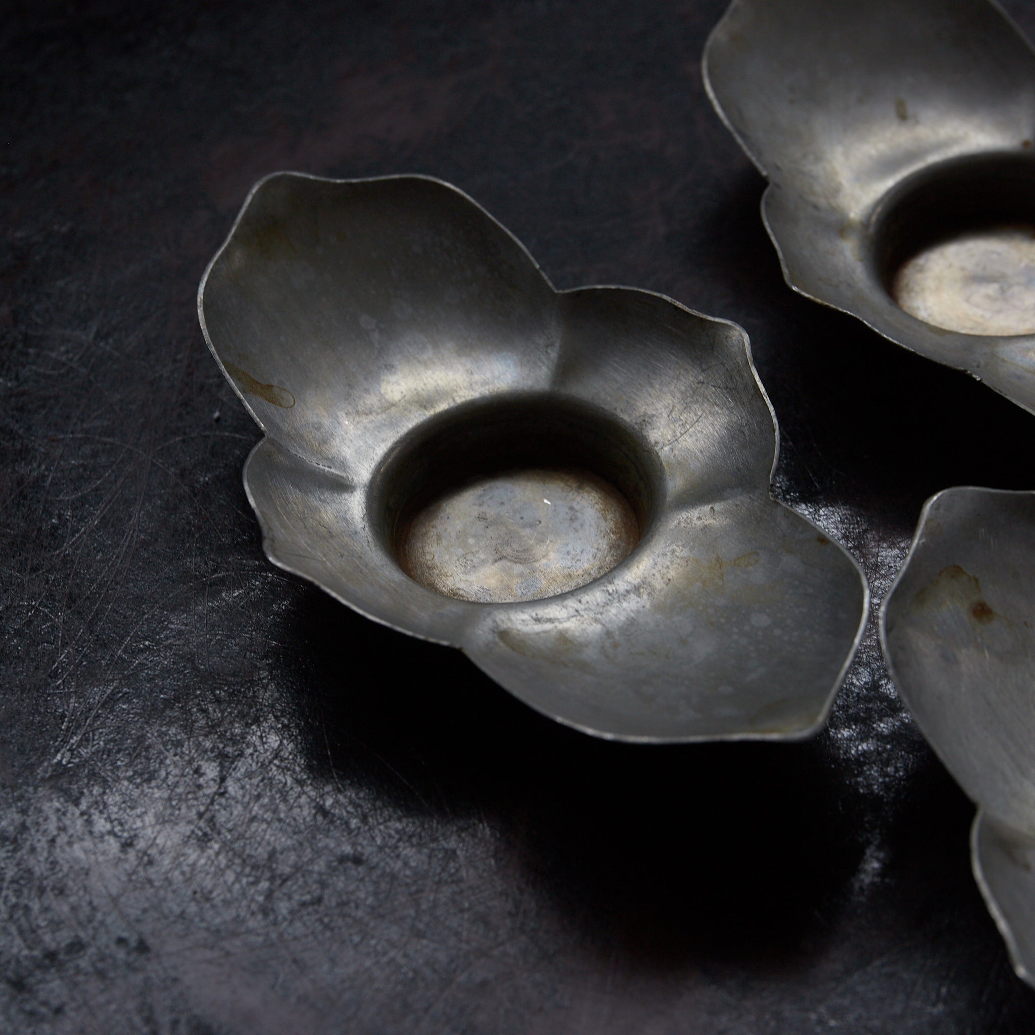 清代 古錫輪花形茶托 5客揃 在銘（1616–1911CE）