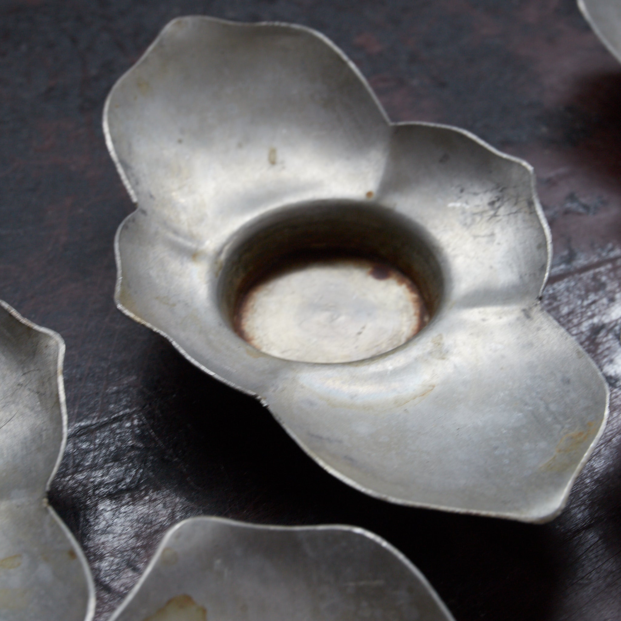 清代 古錫輪花形茶托 5客揃 在銘（1616–1911CE）