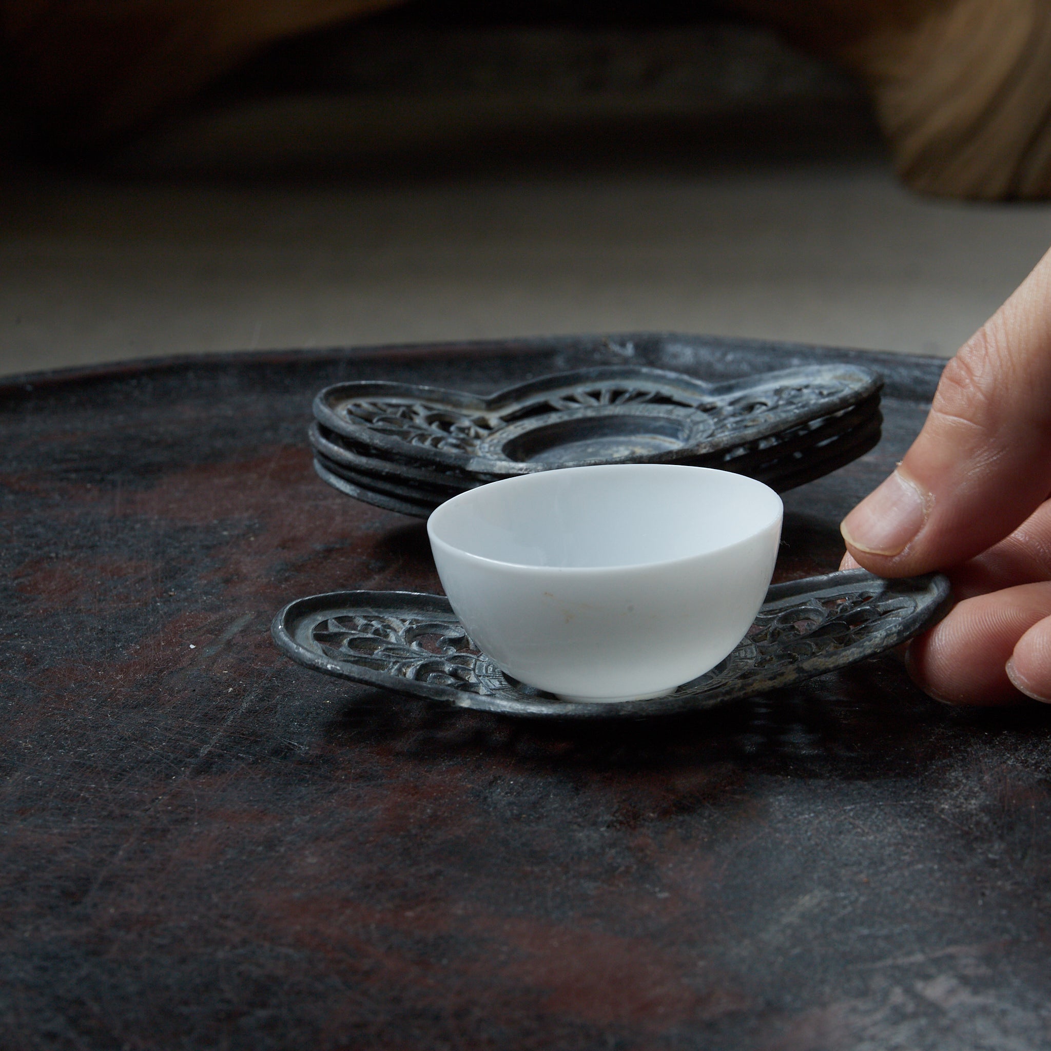 清代 古錫陰陽文唐草透彫茶托 5客揃 在銘（1616–1911CE）