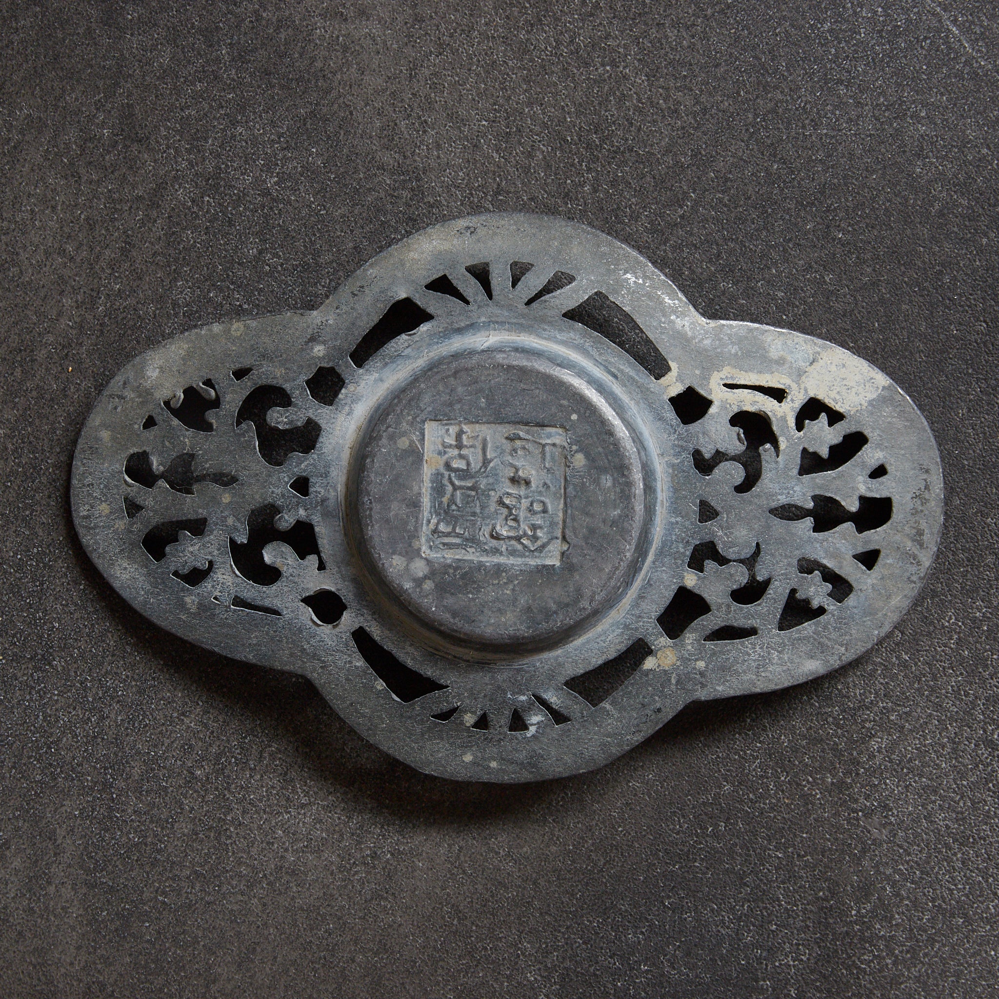 清代 古錫陰陽文唐草透彫茶托 5客揃 在銘（1616–1911CE）