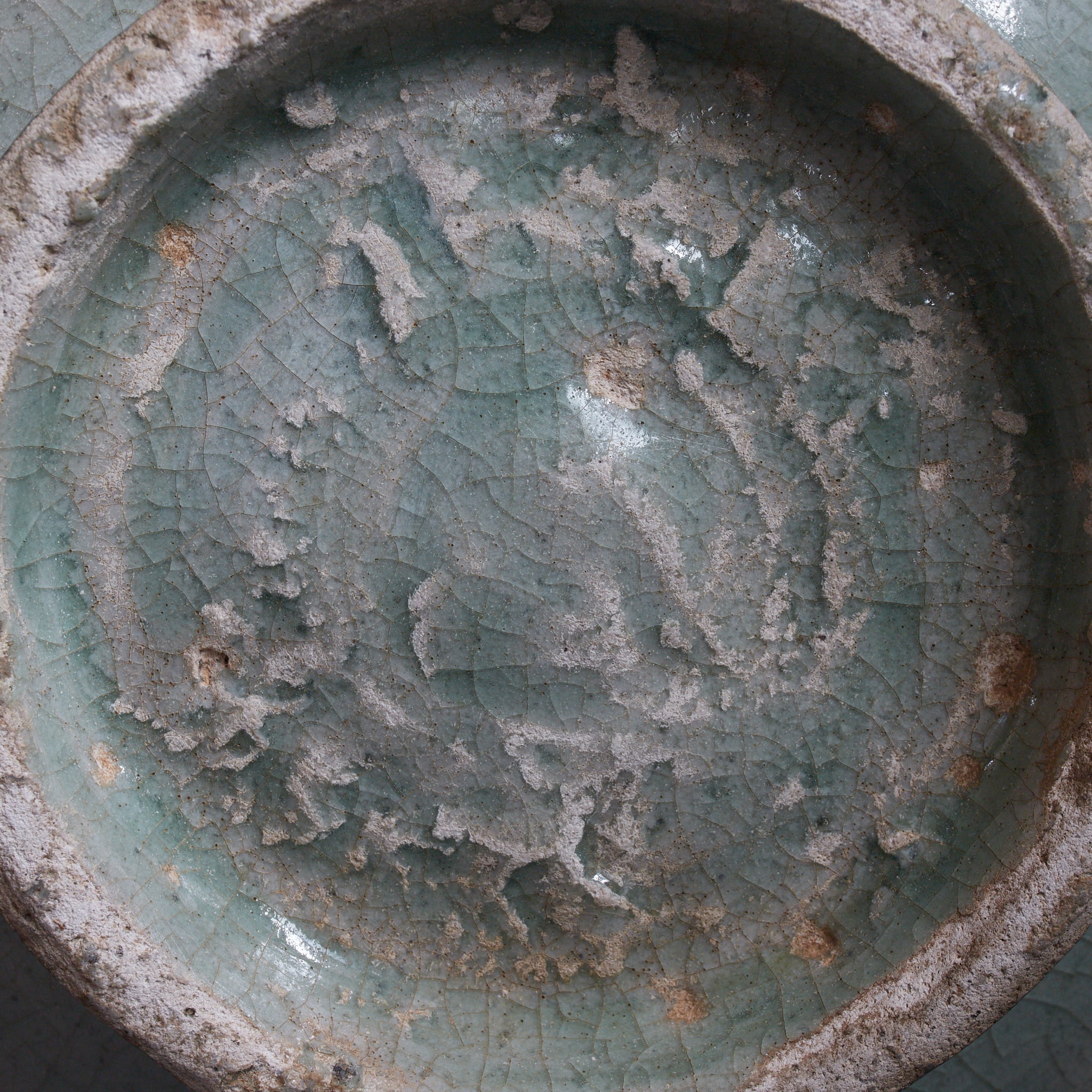 李朝 粉青掻落蓮華文瓶 木箱付（1392–1897CE）