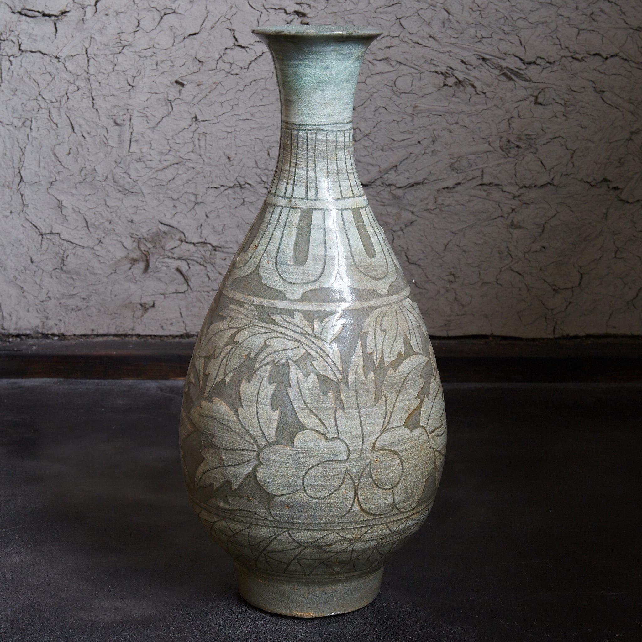 李朝 粉青象嵌牡丹文瓶（1392–1897 CE） | 入蘆花（ロカニイル）
