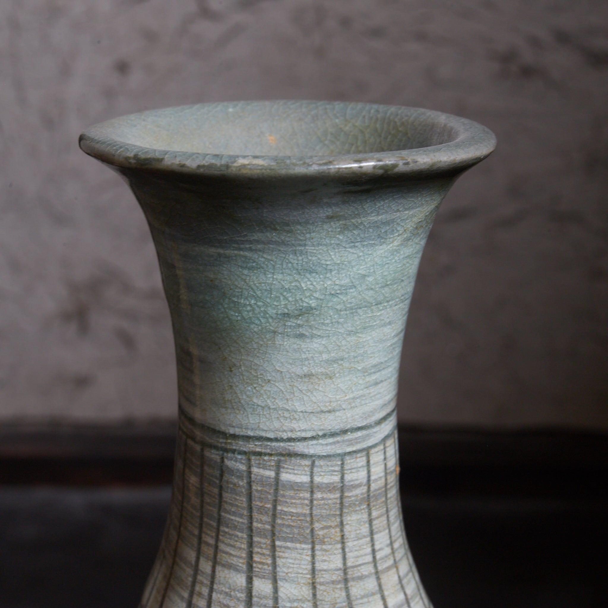 李朝 粉青象嵌牡丹文瓶（1392–1897 CE）　