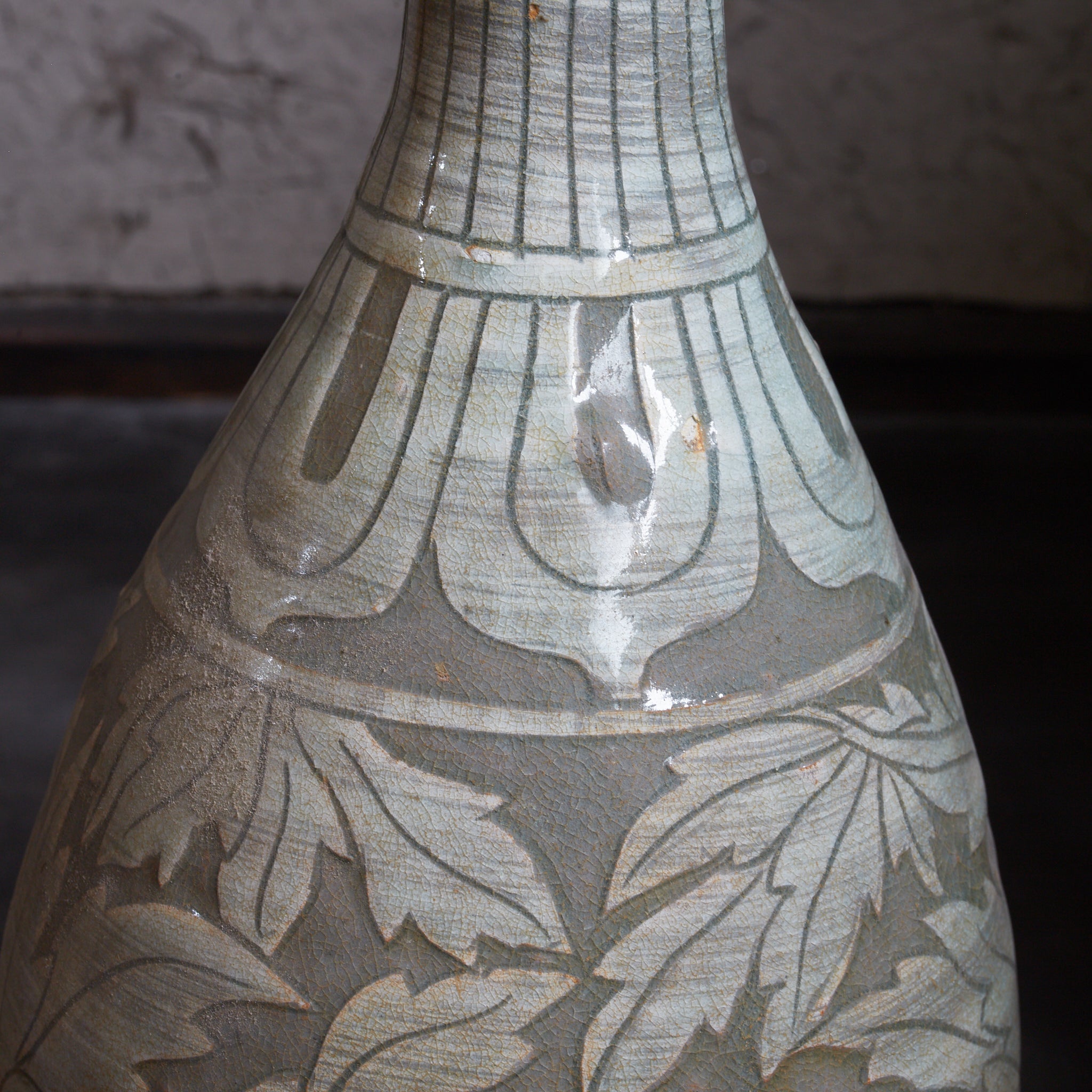 李朝 粉青象嵌牡丹文瓶（1392–1897 CE）　