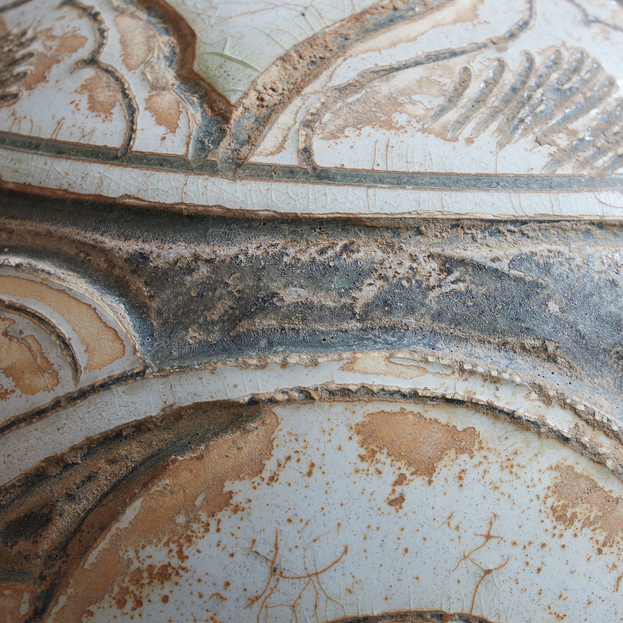 宋代 磁州窯 白地掻落牡丹唐草文瓶 木箱付（960–1279CE）
