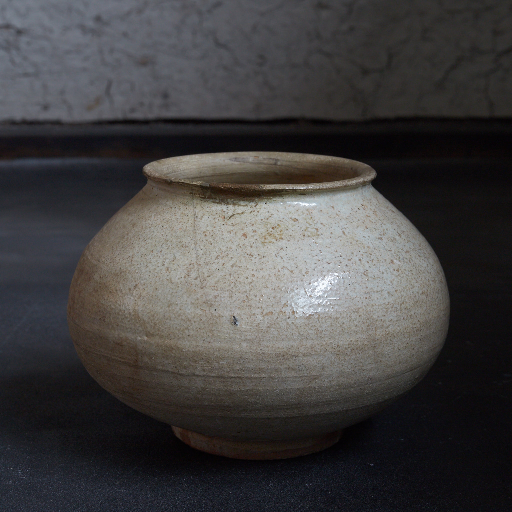 李朝 粉青粉引手丸壺（1392–1897CE）