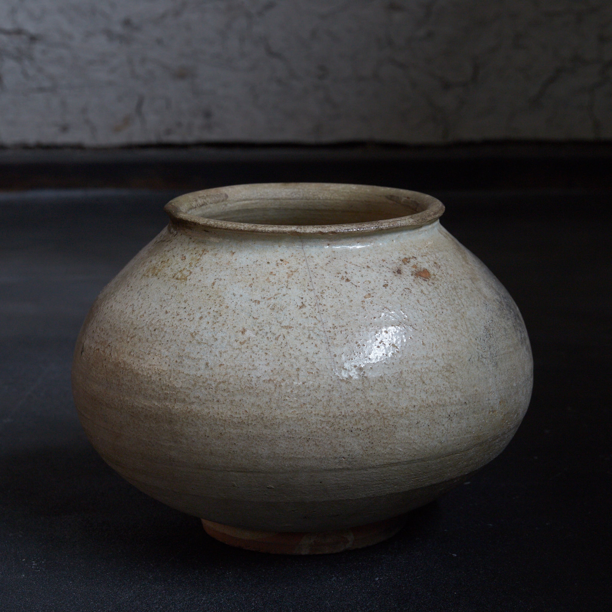 李朝 粉青粉引手丸壺（1392–1897CE）