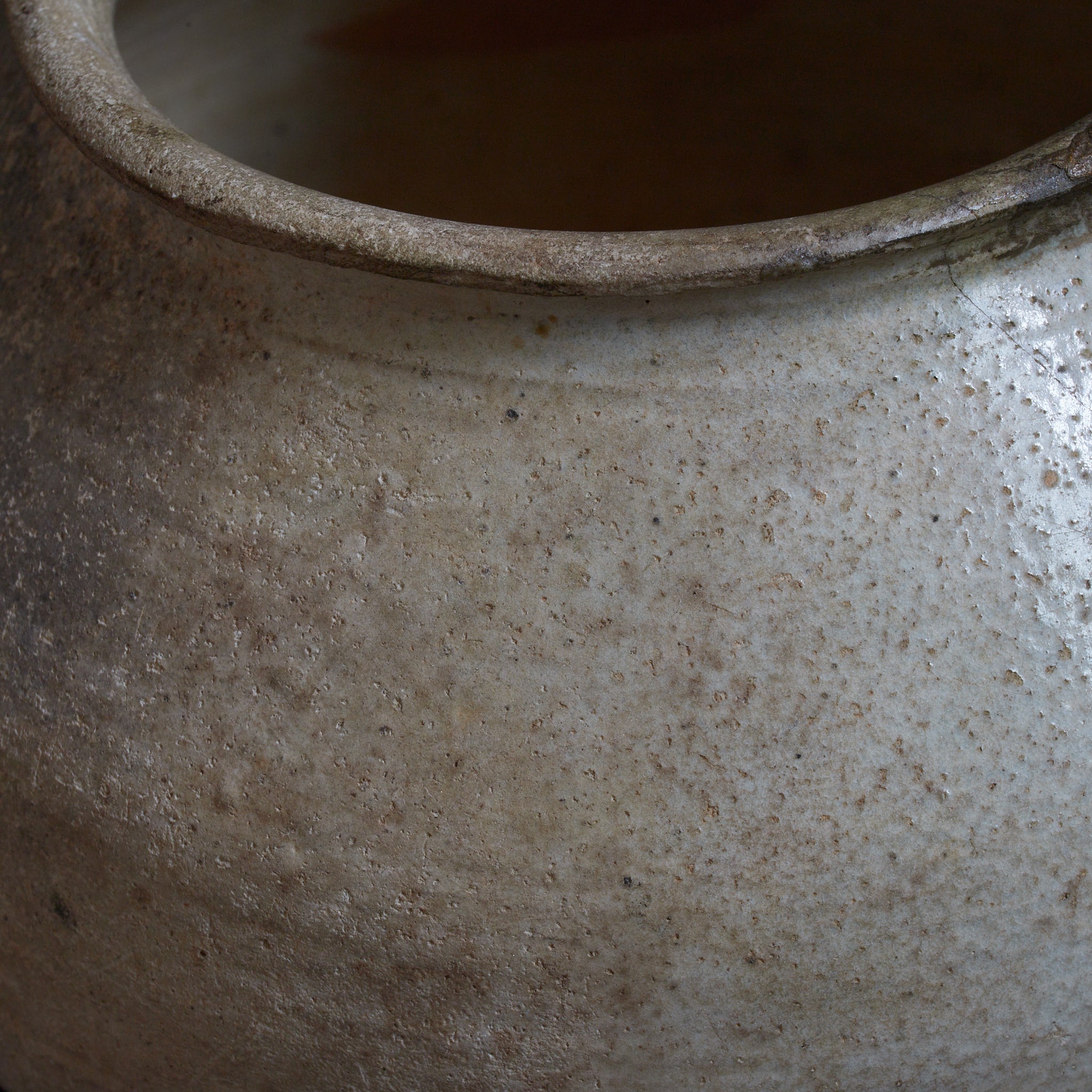 李朝 粉青粉引手丸壺（1392–1897CE）