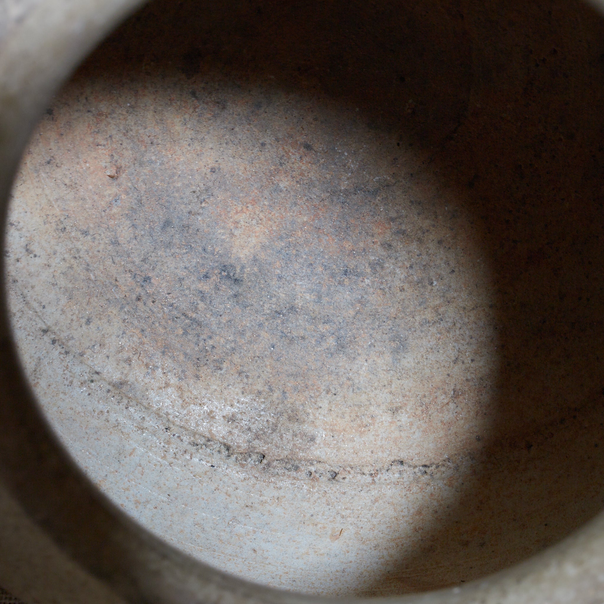 李朝 粉青粉引手丸壺（1392–1897CE）
