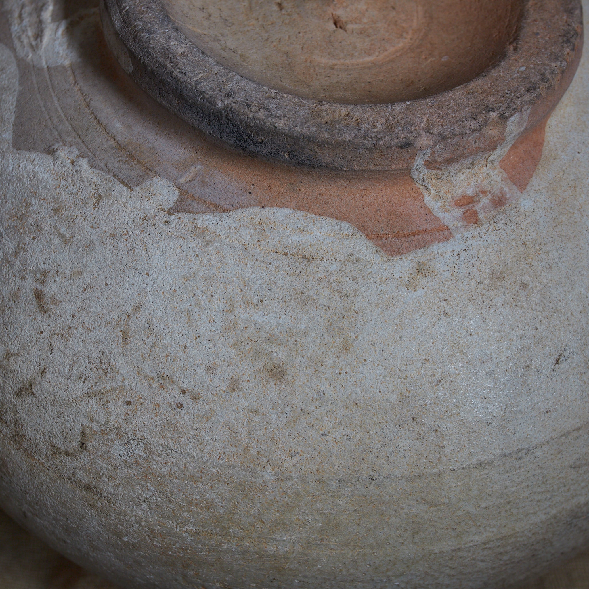 李朝 粉青粉引手丸壺（1392–1897CE）