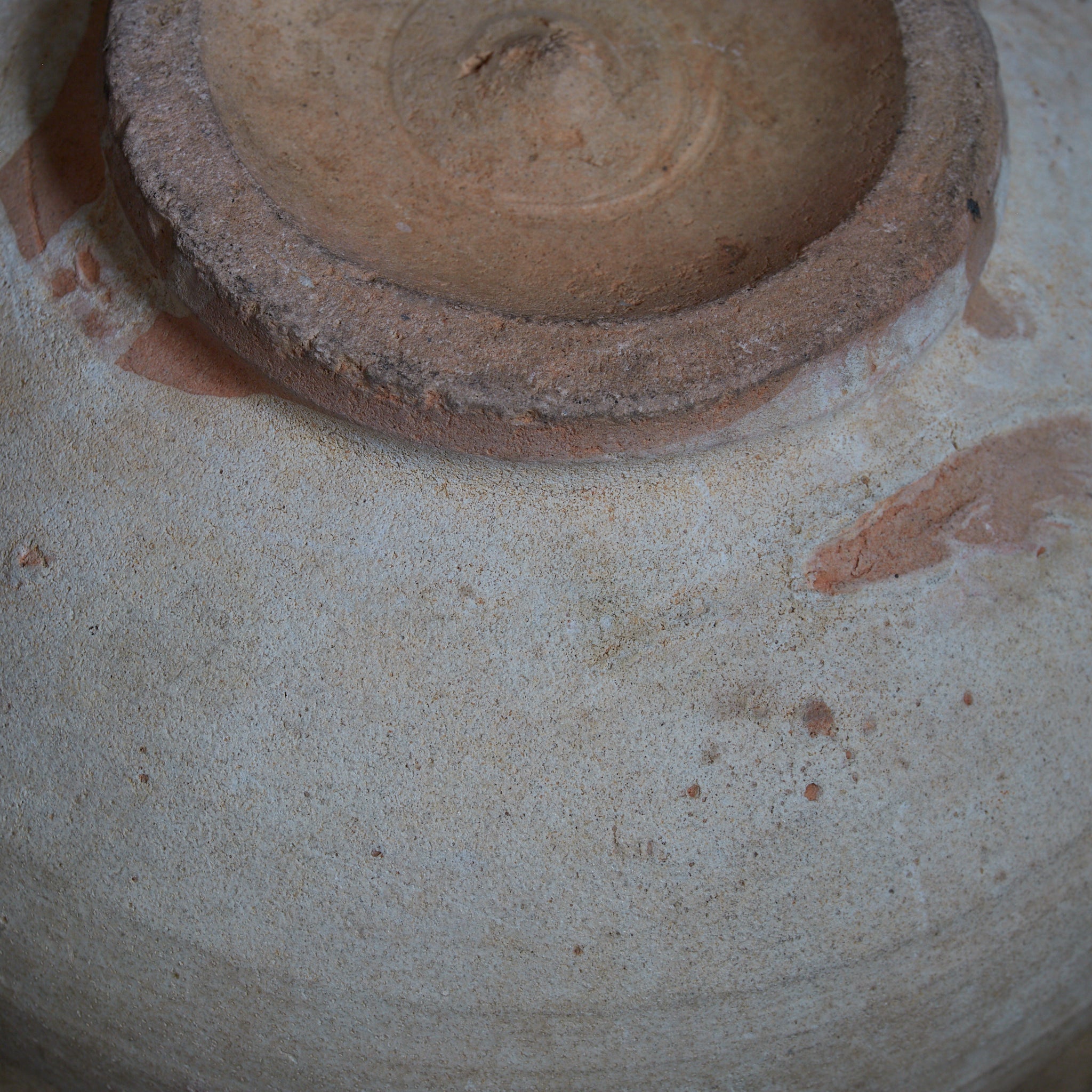 李朝 粉青粉引手丸壺（1392–1897CE）