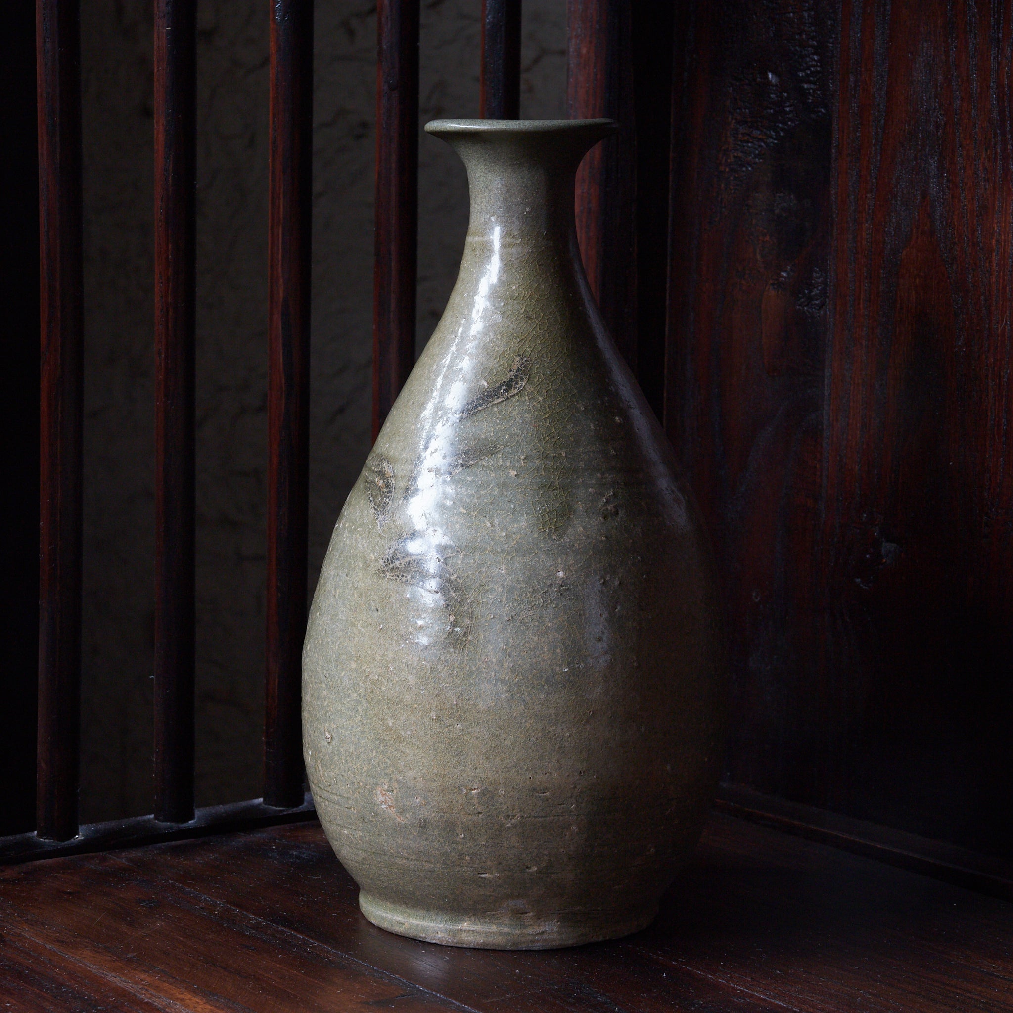 BOTTIGLIA, Smaltato a cenere, dipinta con ferro sottosmalto con motivo a erba, Dinastia Goryeo（918–1392 d.C.）