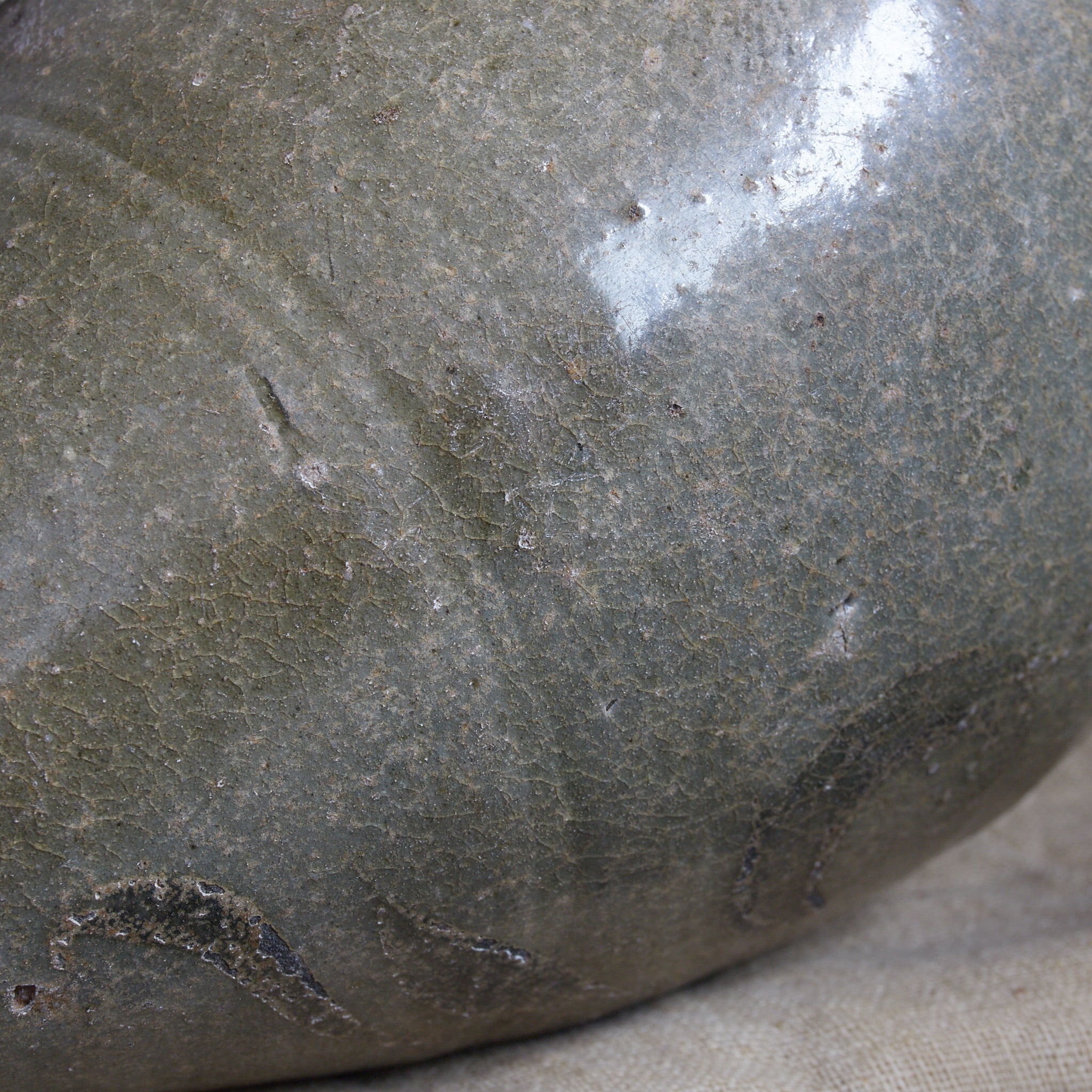 BOTTIGLIA, Smaltato a cenere, dipinta con ferro sottosmalto con motivo a erba, Dinastia Goryeo（918–1392 d.C.）