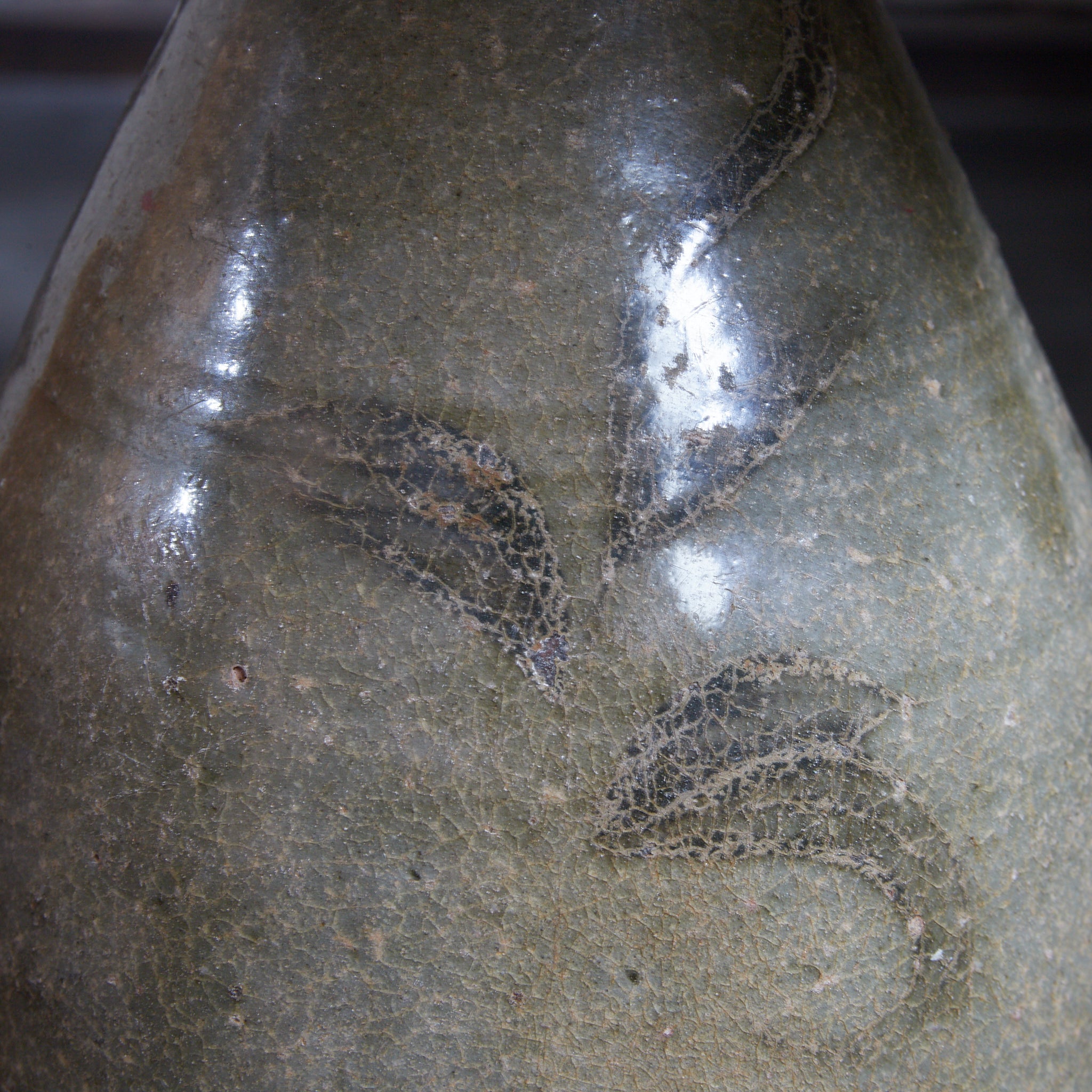 BOTTIGLIA, Smaltato a cenere, dipinta con ferro sottosmalto con motivo a erba, Dinastia Goryeo（918–1392 d.C.）