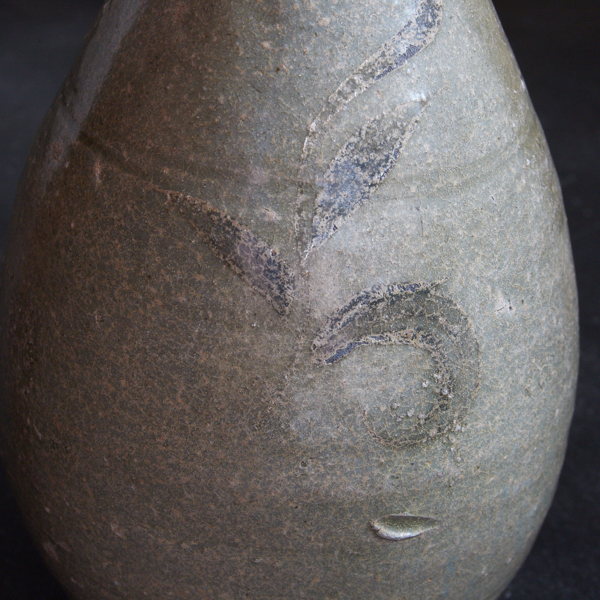 BOTTIGLIA, Smaltato a cenere, dipinta con ferro sottosmalto con motivo a erba, Dinastia Goryeo（918–1392 d.C.）