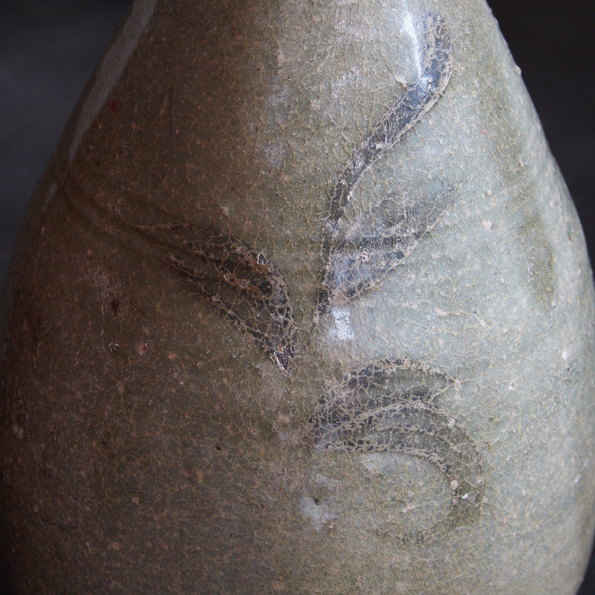 BOTTIGLIA, Smaltato a cenere, dipinta con ferro sottosmalto con motivo a erba, Dinastia Goryeo（918–1392 d.C.）